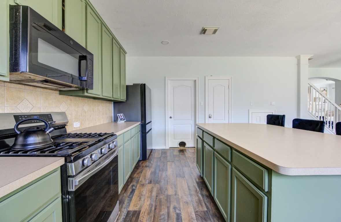 18919 Squirrel Oaks Drive Property Photo 8