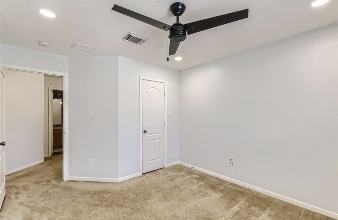 18919 Squirrel Oaks Drive Property Photo 28