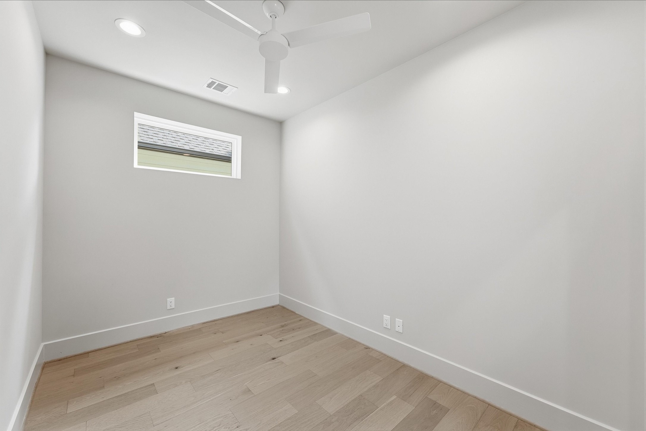8555 Forum Drive Property Photo 15