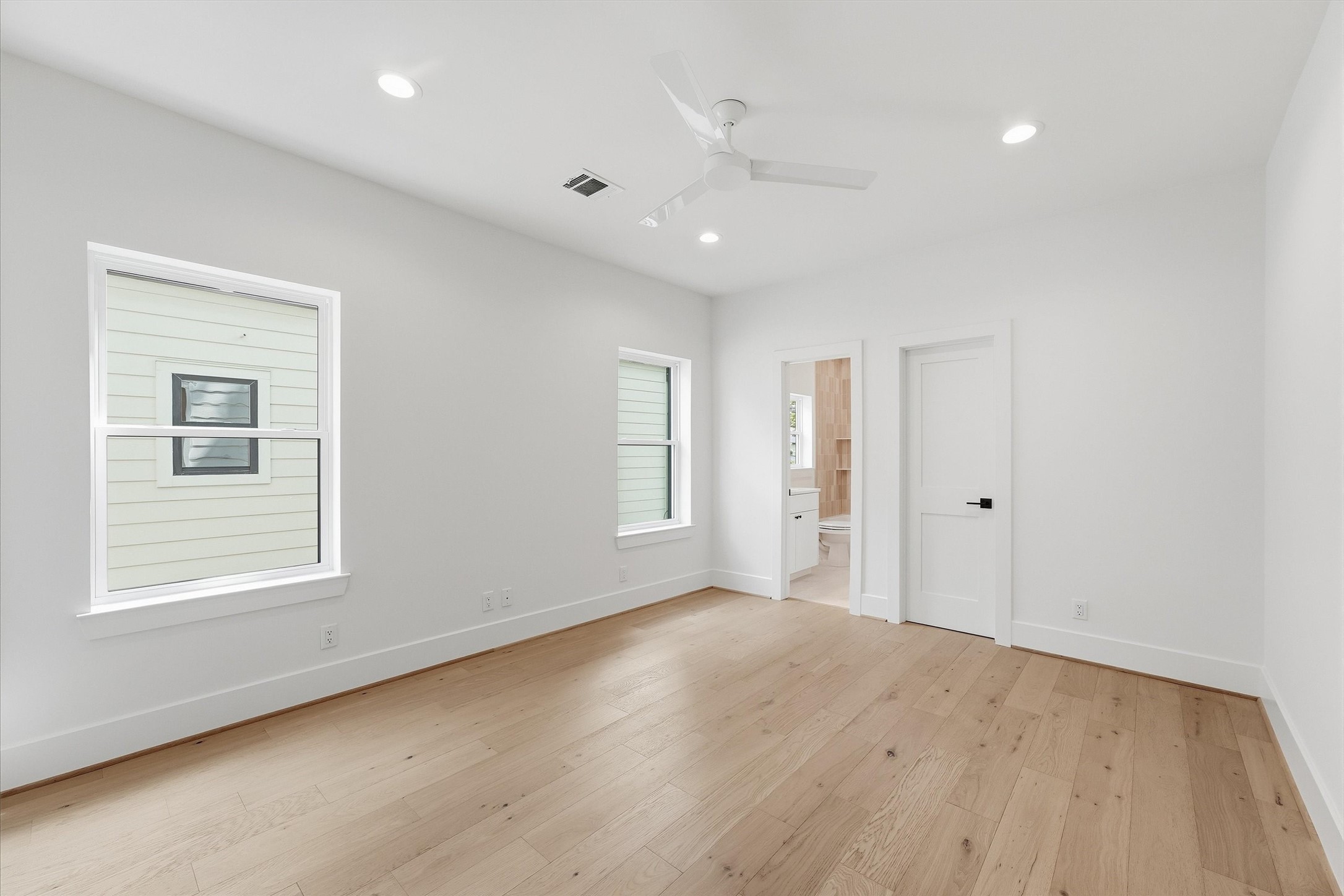 8555 Forum Drive Property Photo 17