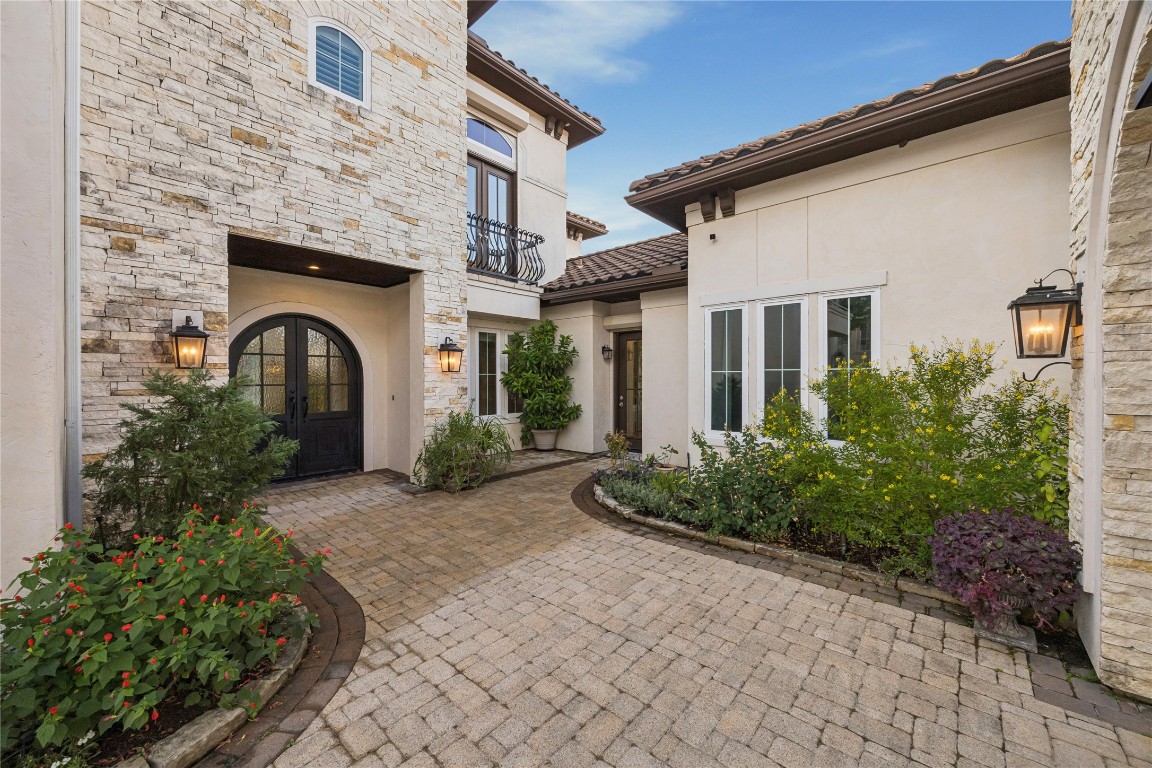 507 Constellation Boulevard Property Photo 3