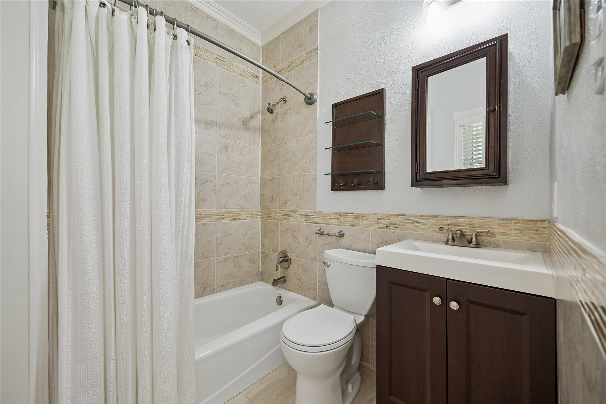 412 W 22nd Street Property Photo 19