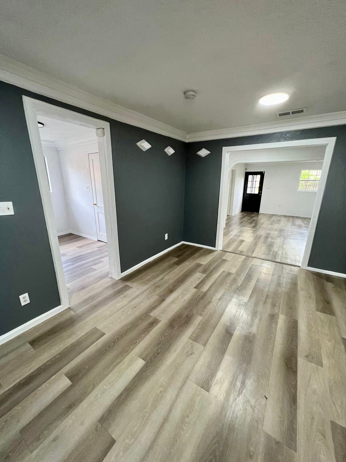 2107 Garvey Drive Property Photo 3