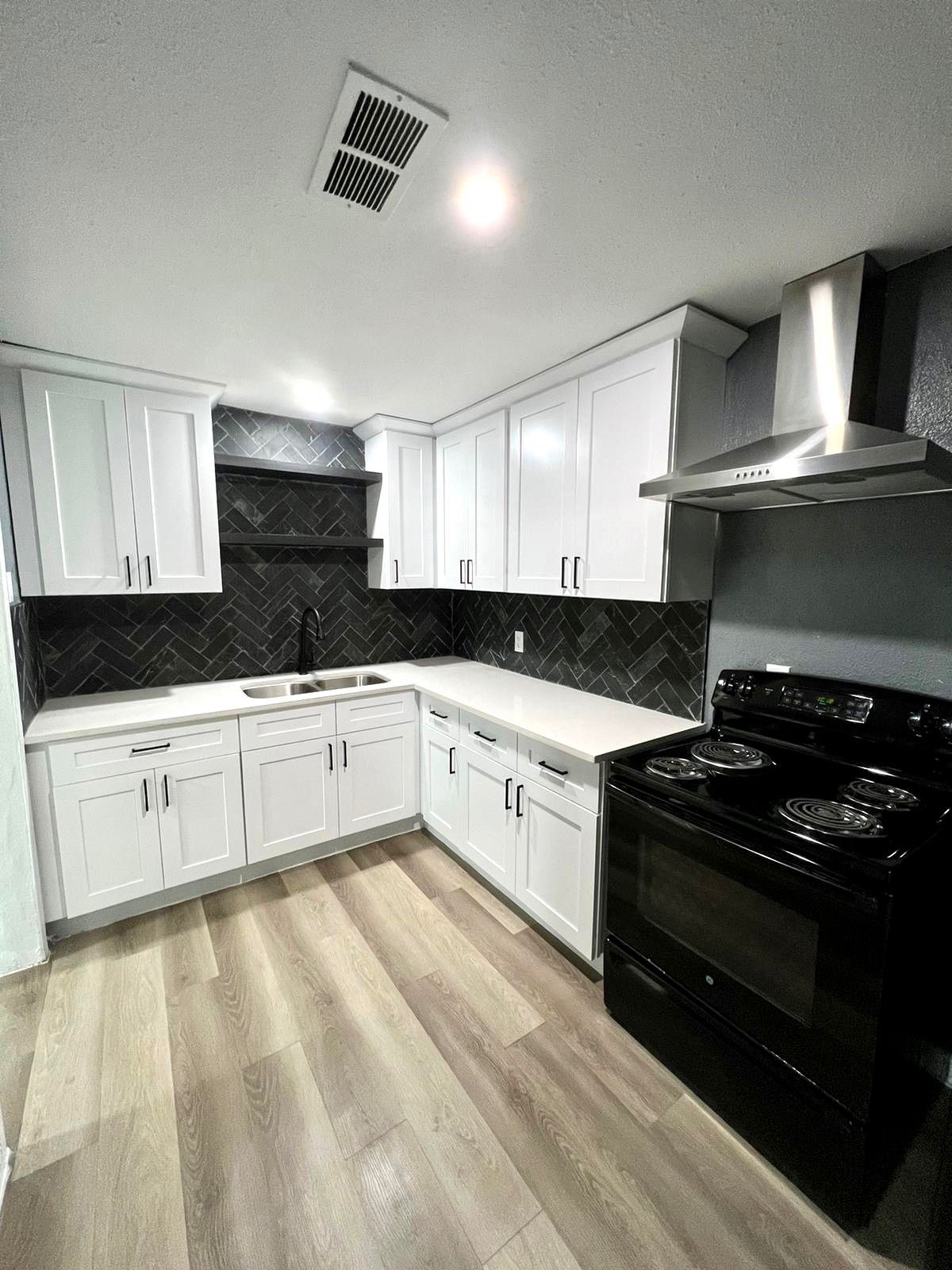 2107 Garvey Drive Property Photo 12