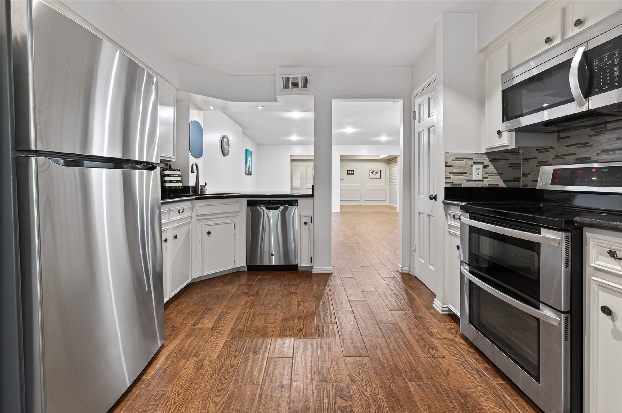 5530 Holly Street F Property Photo 4