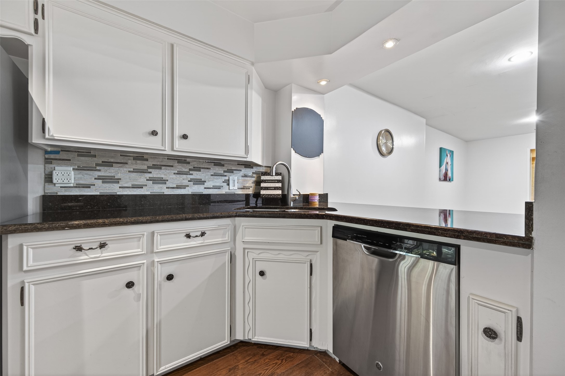 5530 Holly Street F Property Photo 8