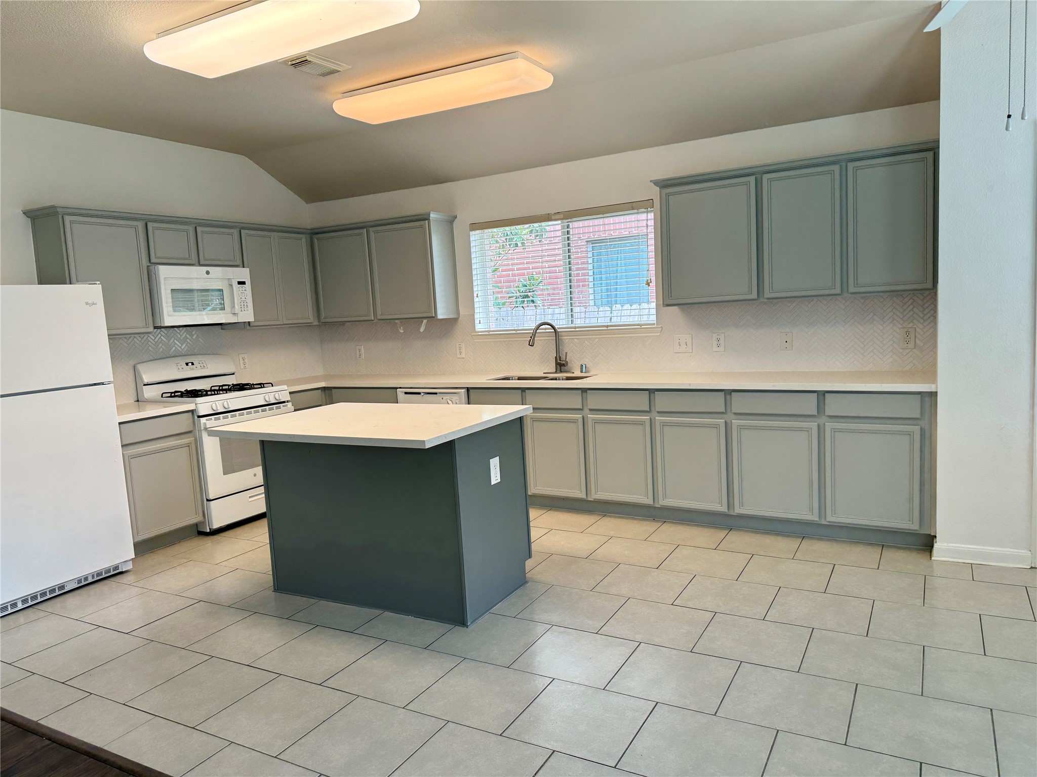 2210 Tremont Trail Lane Property Photo 6