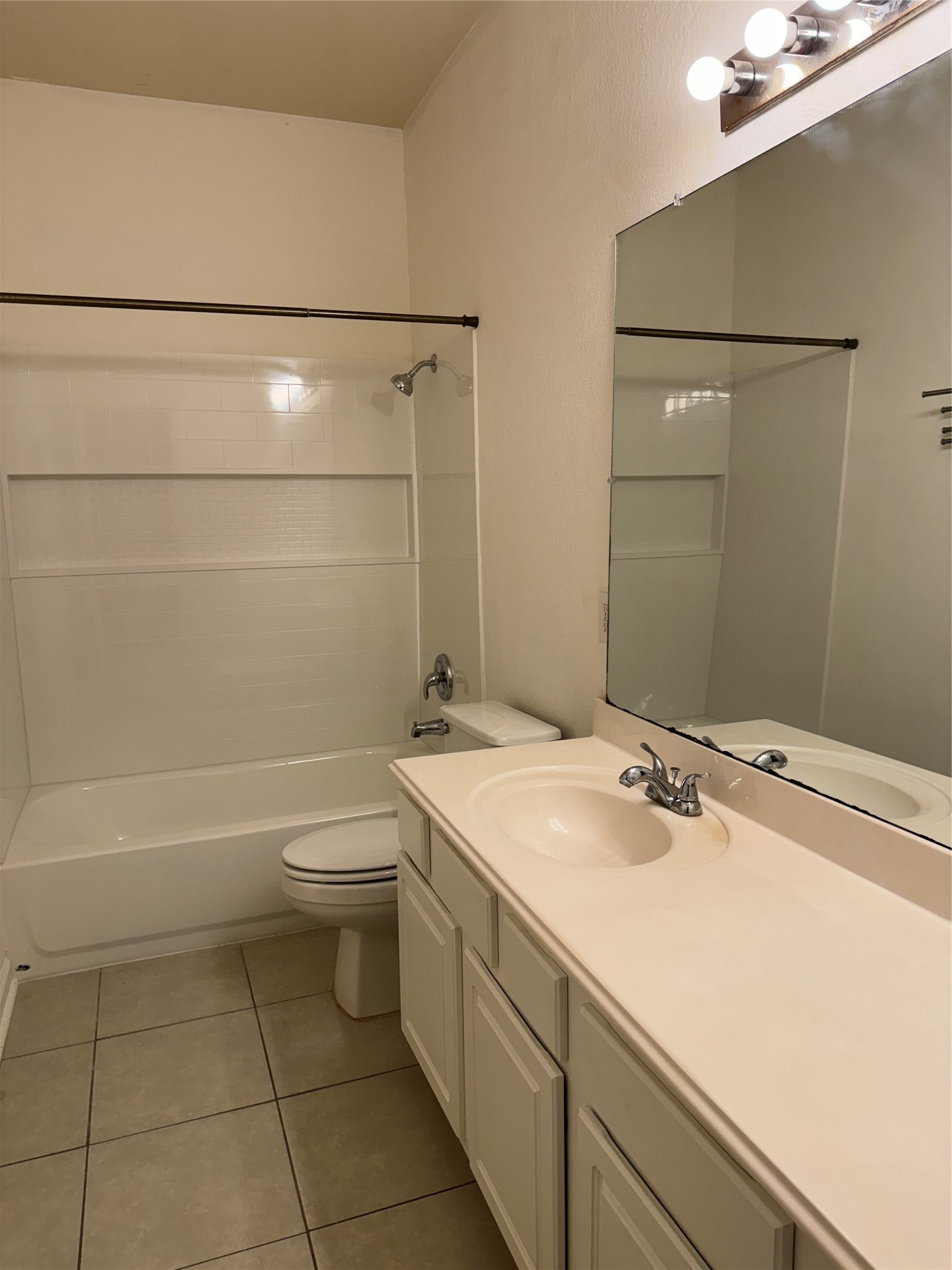 2210 Tremont Trail Lane Property Photo 9