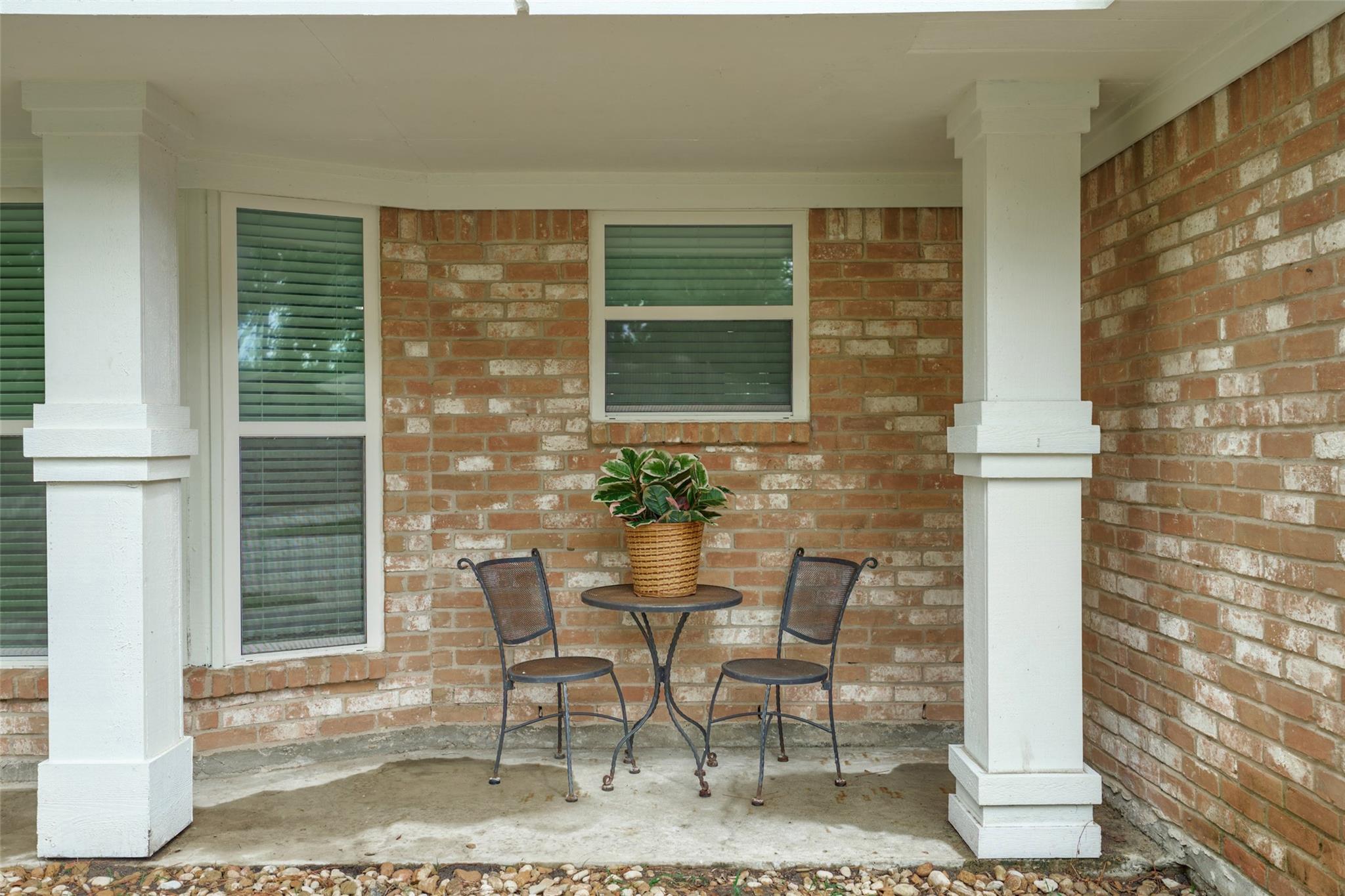 2115 Wickburn Drive Property Photo 4