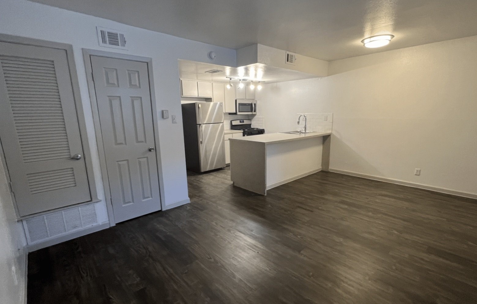 515 Shoal Creek Blvd Property Photo 3