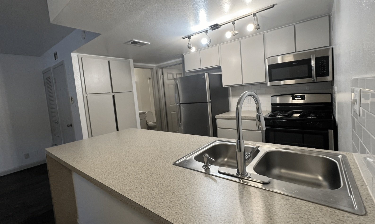 515 Shoal Creek Blvd Property Photo 4