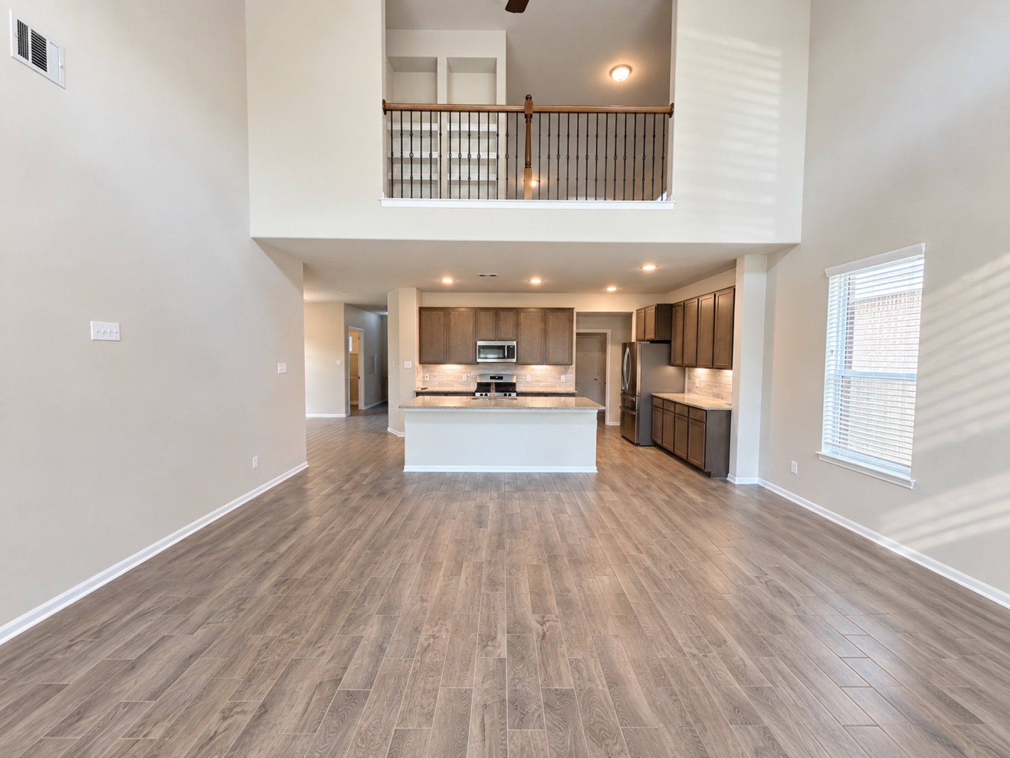 6406 Leaning Cypress Trail Property Photo 3