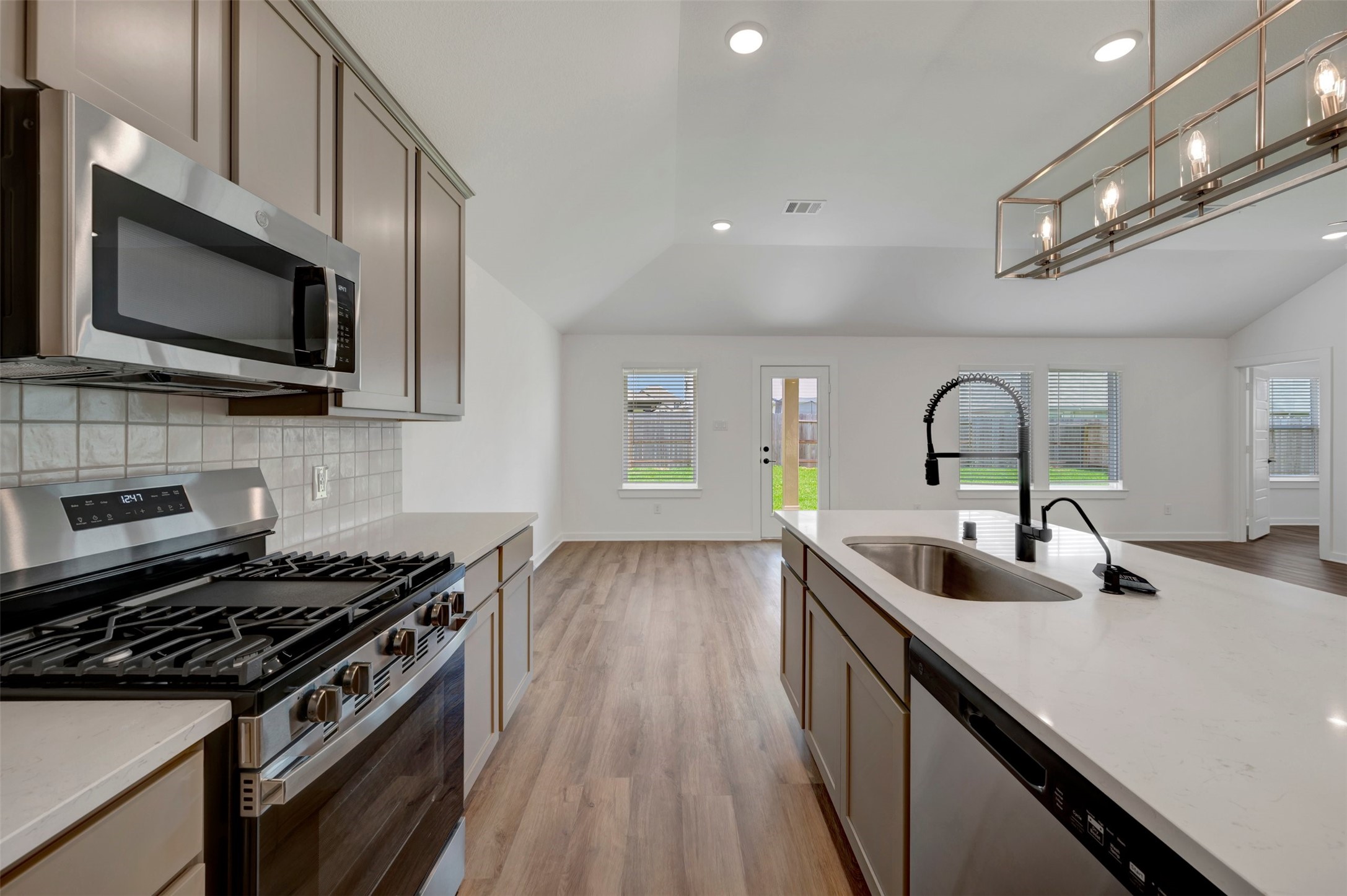 5811 Blazing Light Lane Property Photo 4