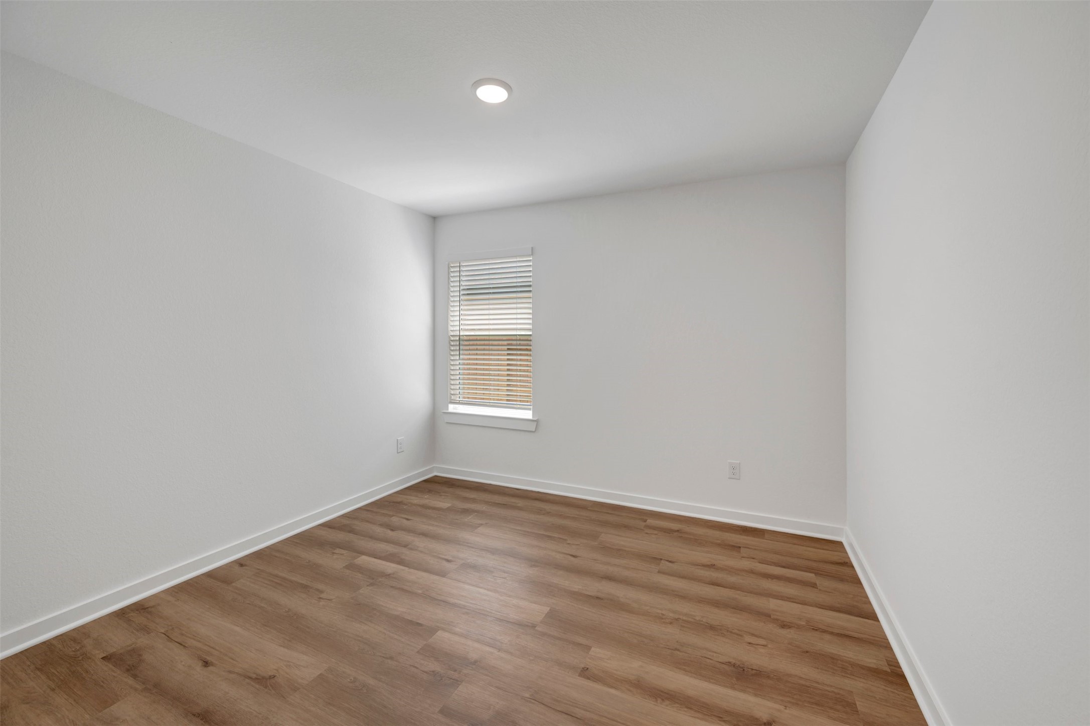 5811 Blazing Light Lane Property Photo 18