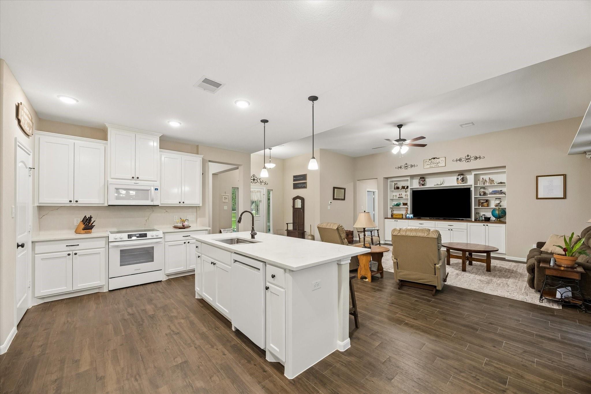 1712 County Road 103, Columbus Tx 78934 Property Photo 9