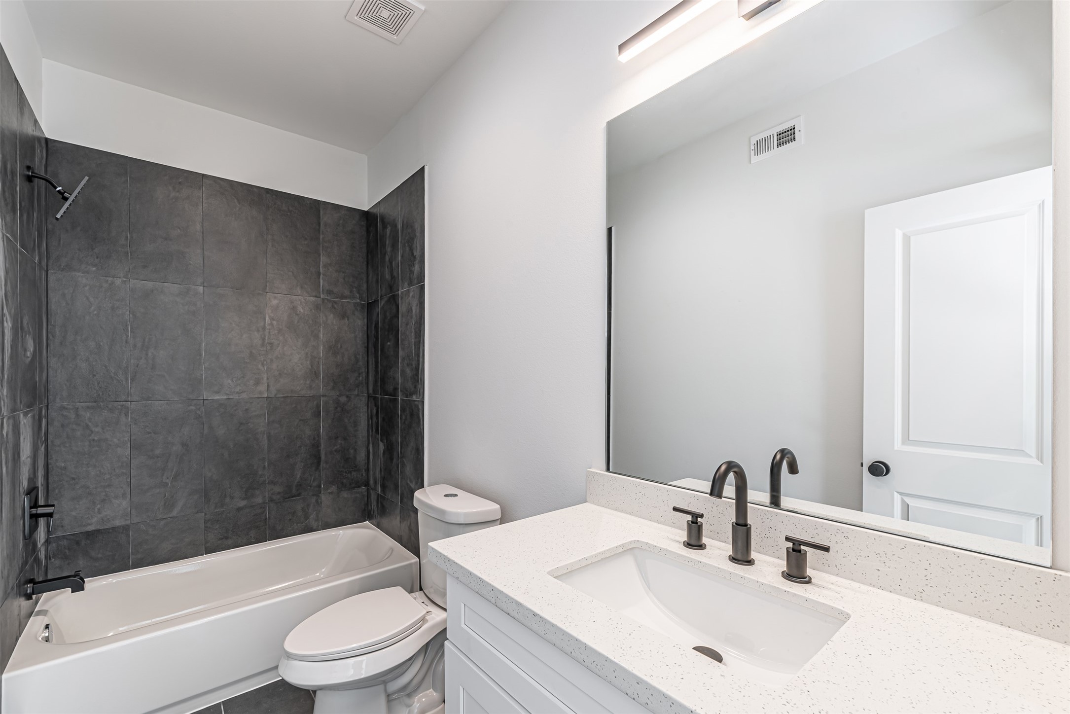 2318 Mills Street Property Photo 7