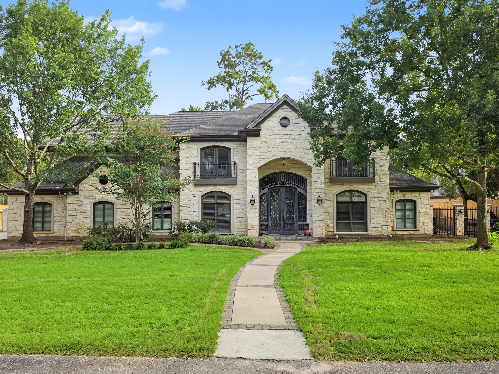 12018 Surrey Lane Property Photo 1