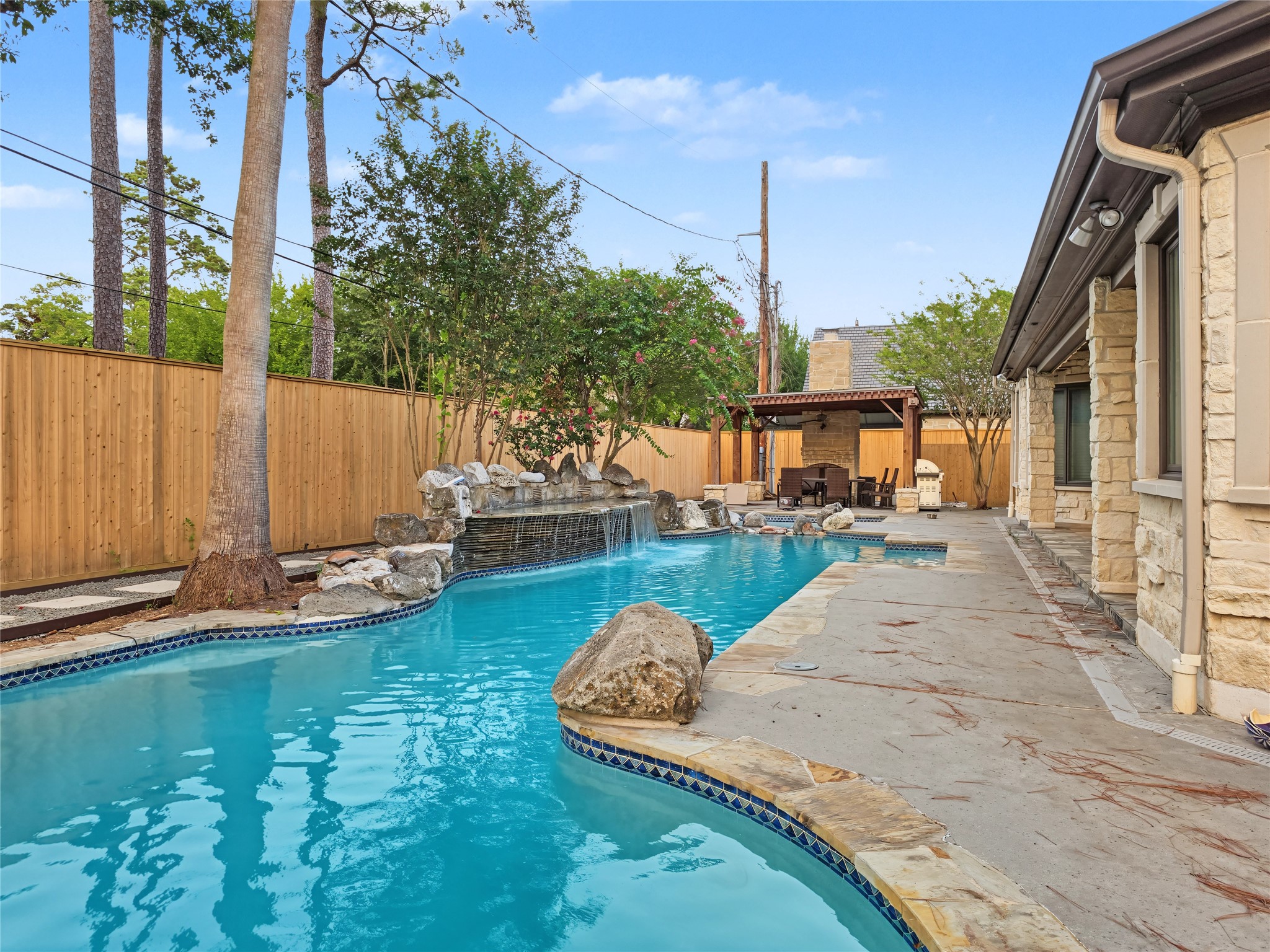 12018 Surrey Lane Property Photo 2