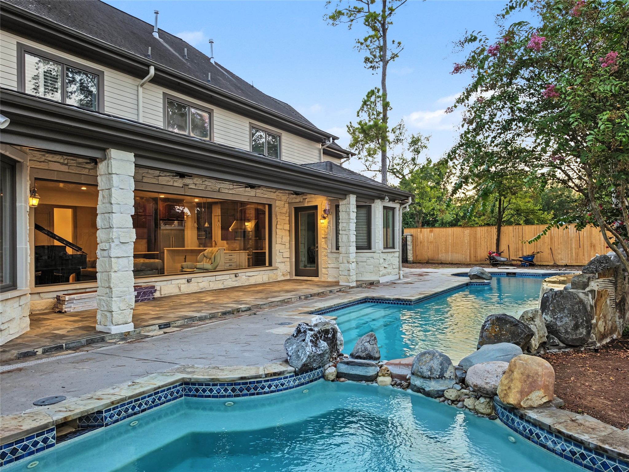 12018 Surrey Lane Property Photo 4