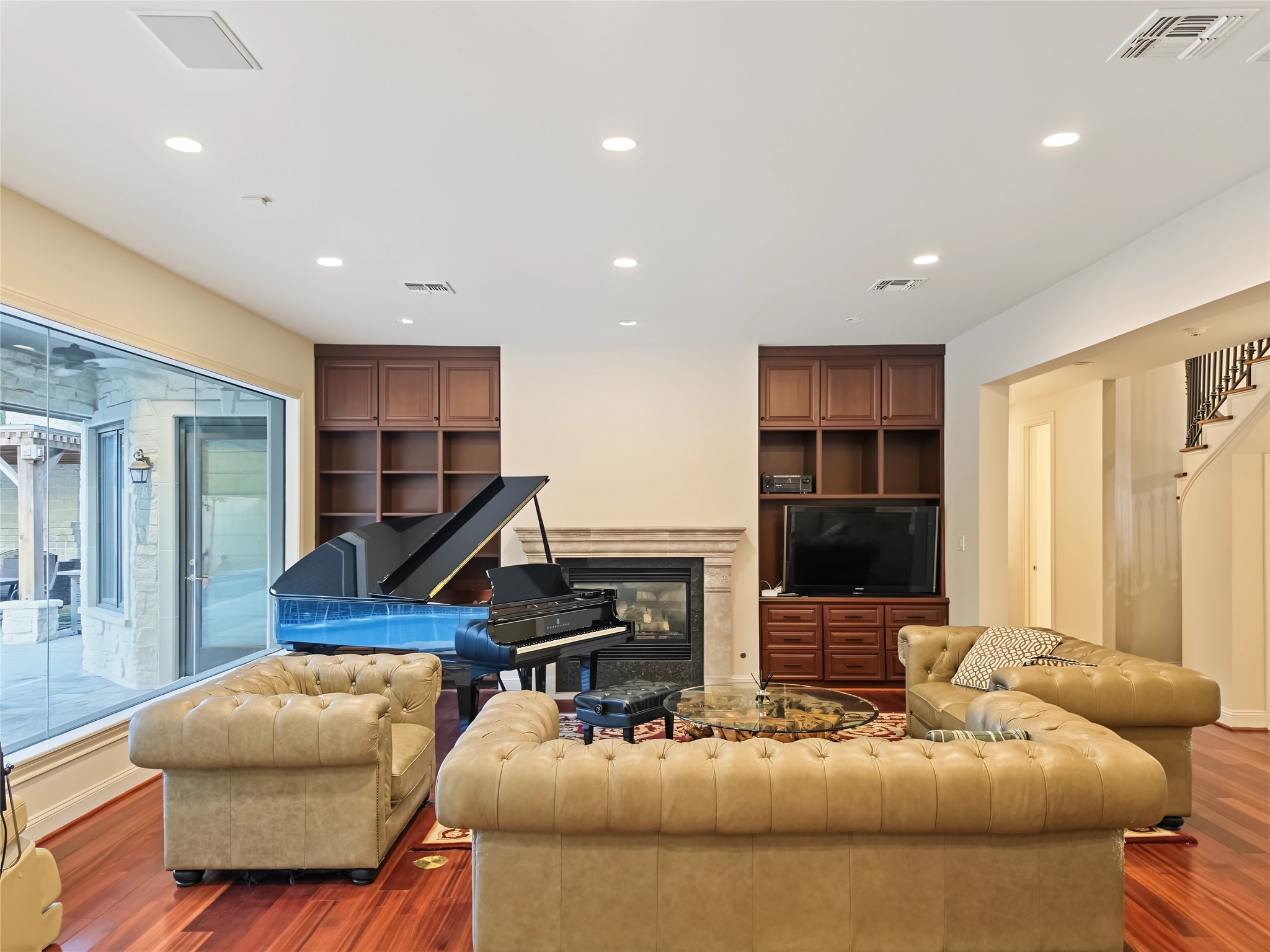 12018 Surrey Lane Property Photo 10