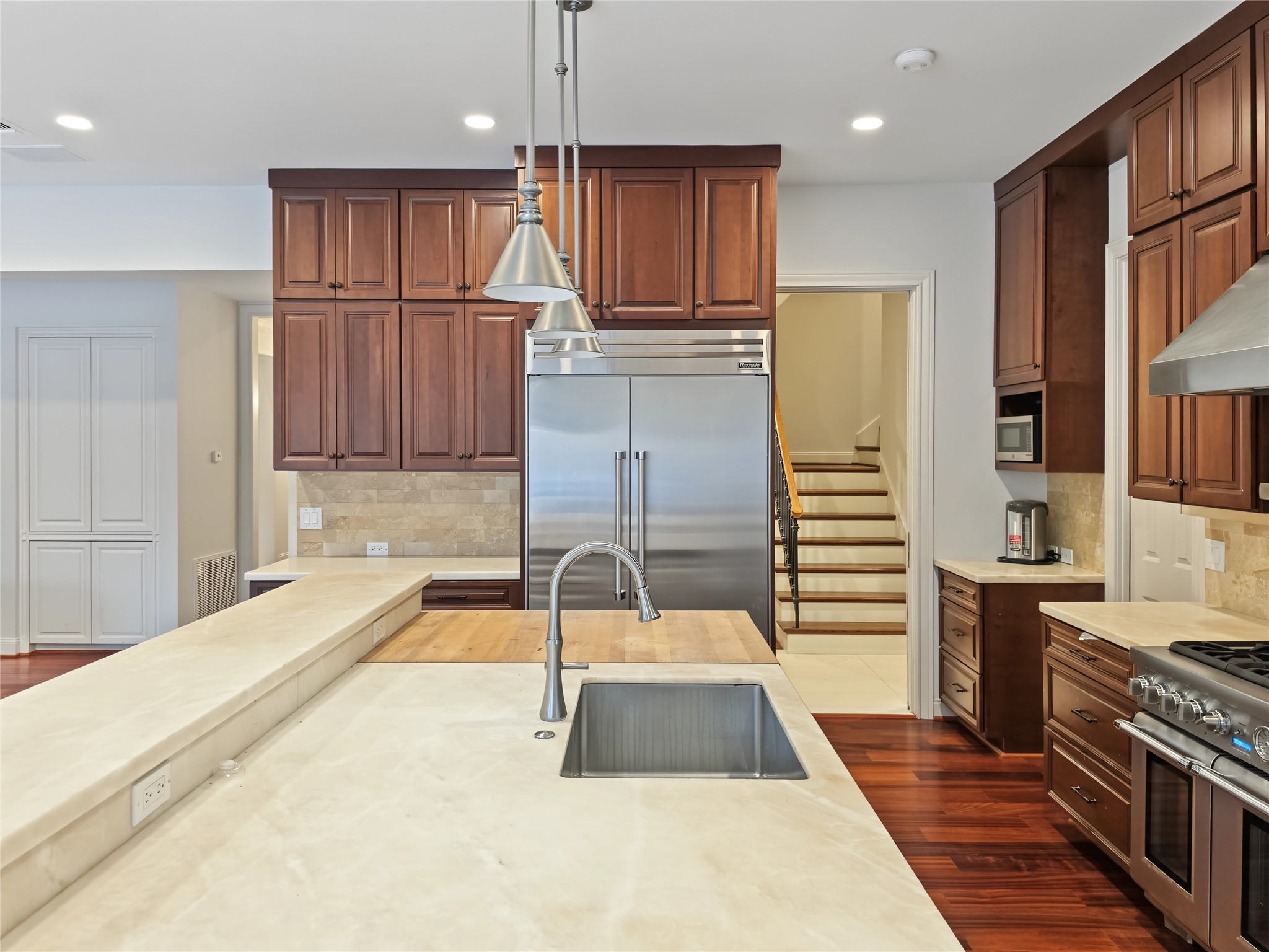 12018 Surrey Lane Property Photo 13