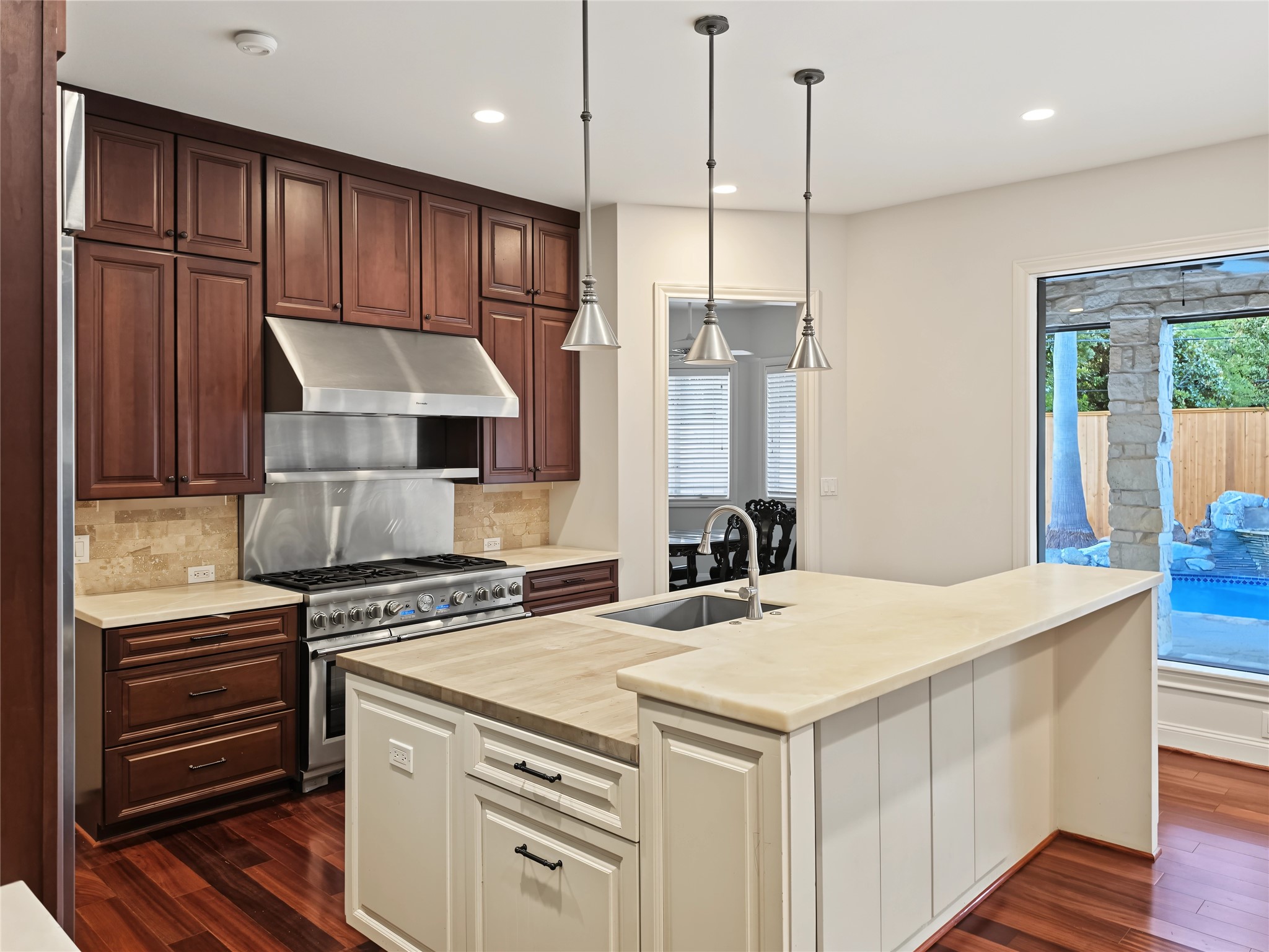 12018 Surrey Lane Property Photo 14
