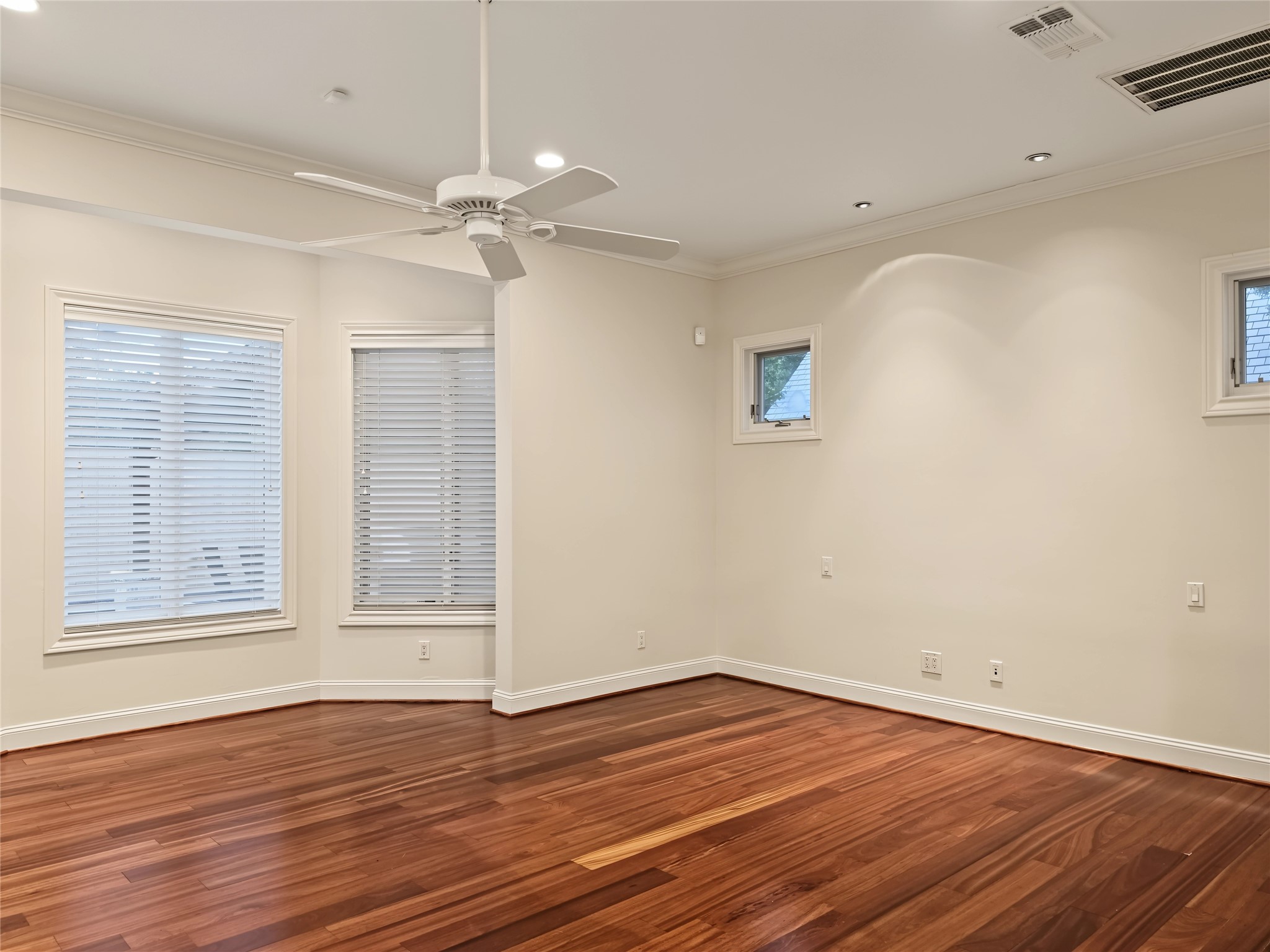 12018 Surrey Lane Property Photo 21
