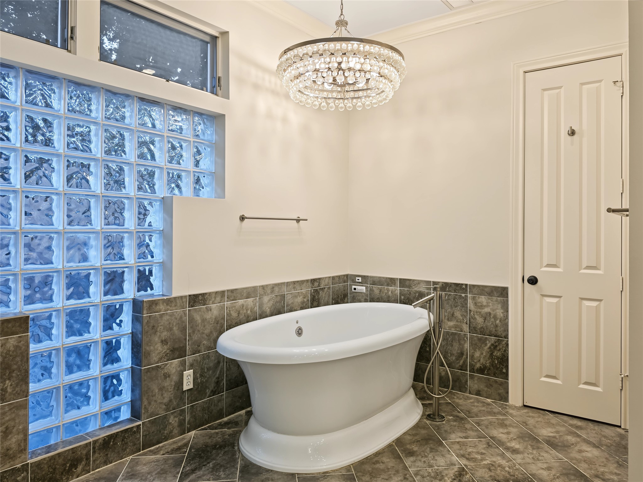 12018 Surrey Lane Property Photo 25