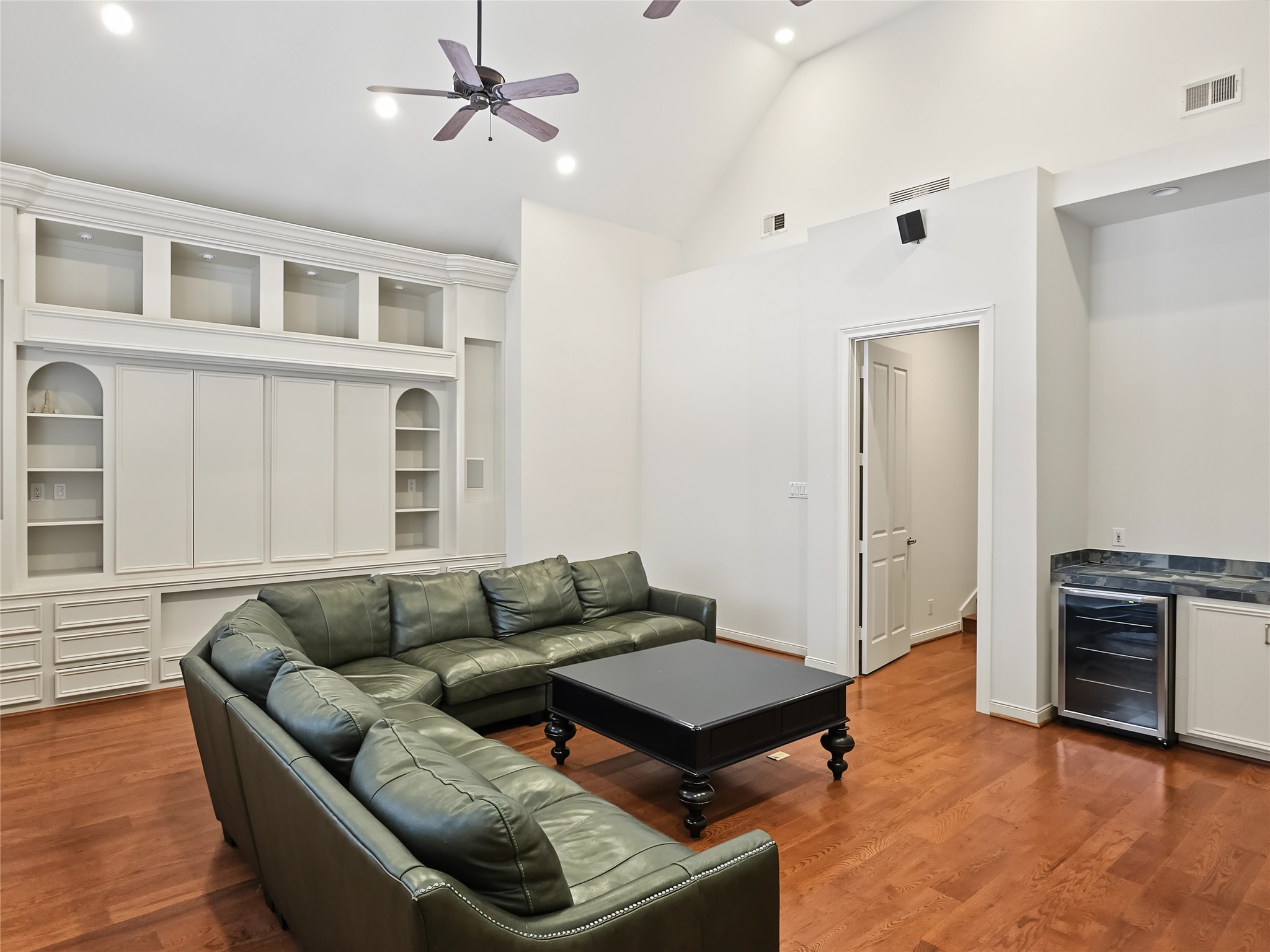 12018 Surrey Lane Property Photo 33