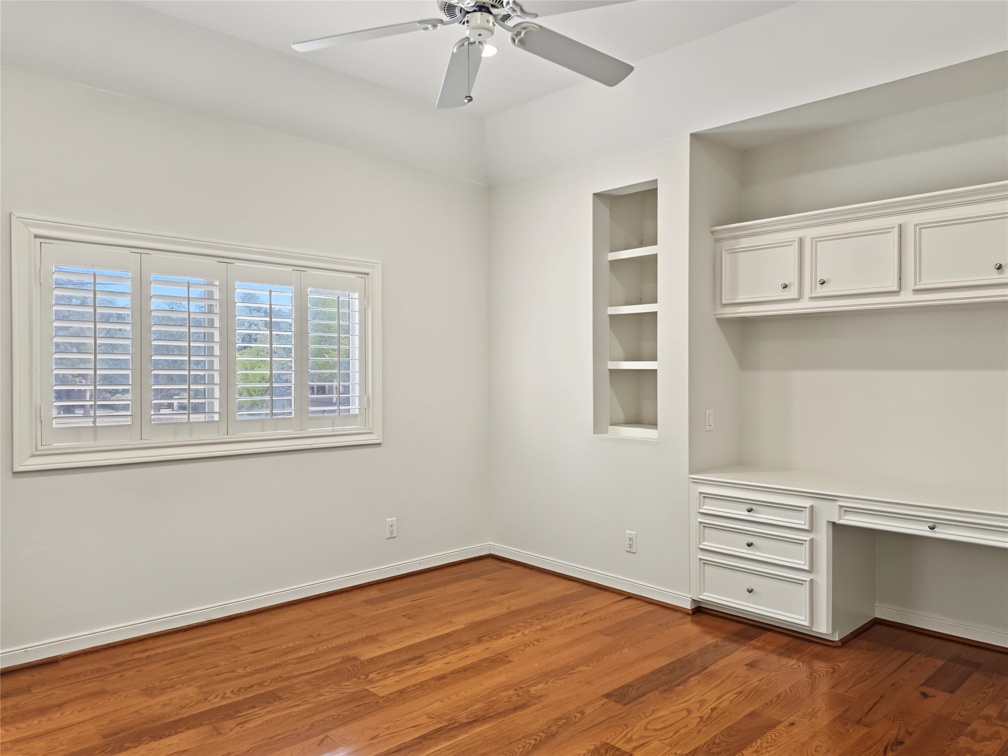 12018 Surrey Lane Property Photo 34