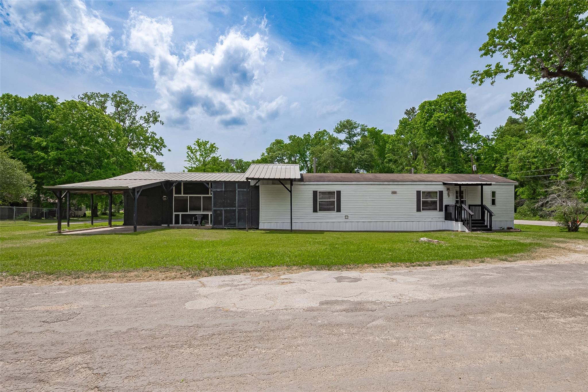 506 South Oakhurst Drive, Livingston Tx 77351 Property Photo 1
