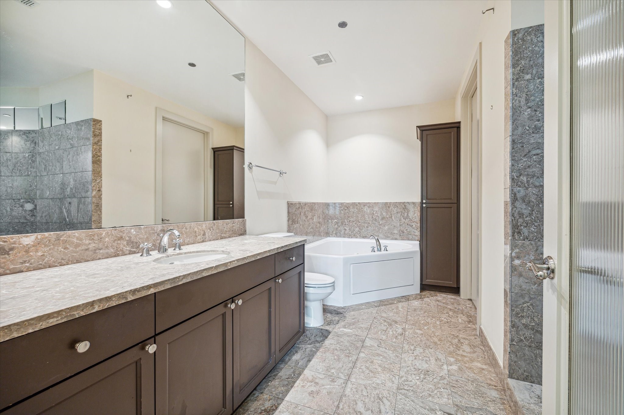 5005 Hidalgo Street 208 Property Photo 17