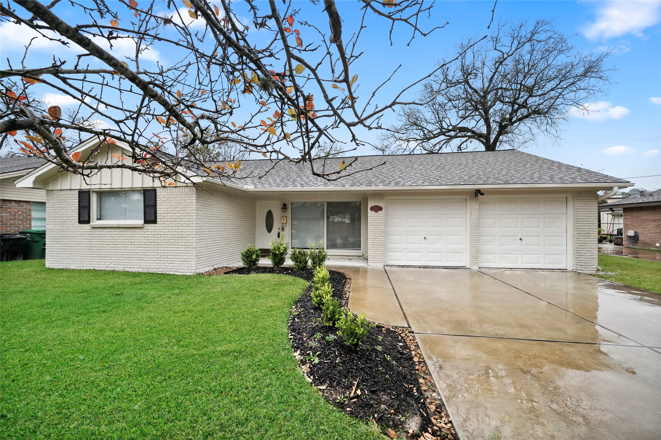 1807 Shadow Bend Drive Property Photo 2