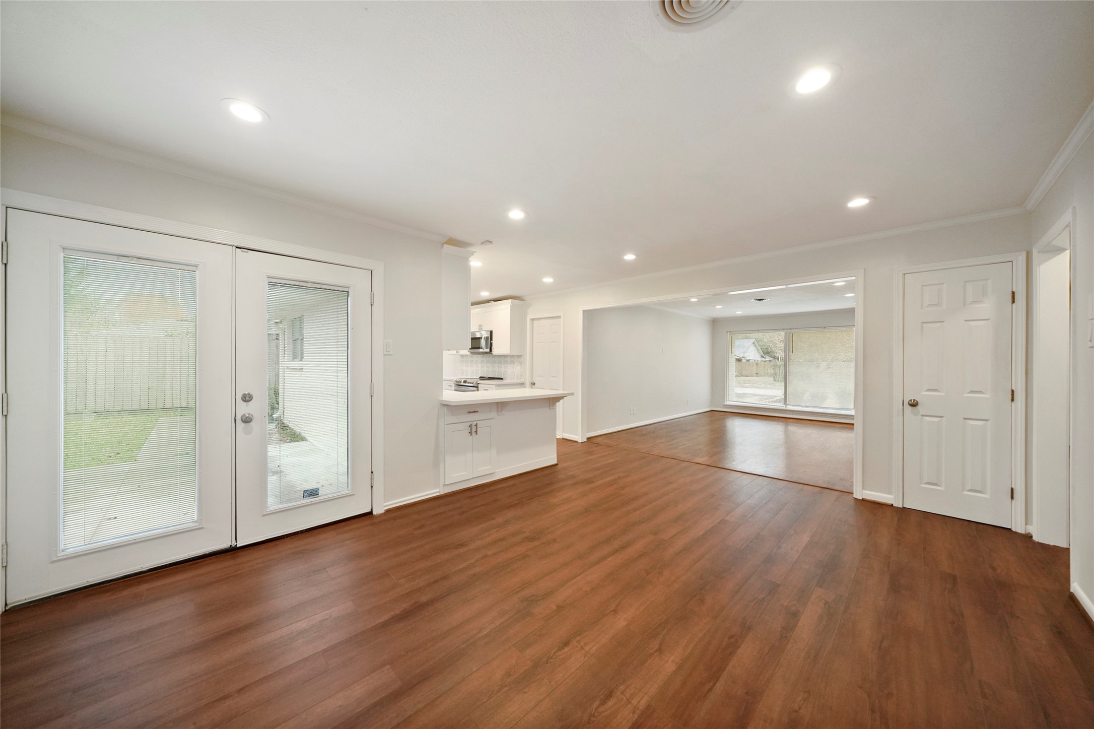 1807 Shadow Bend Drive Property Photo 5