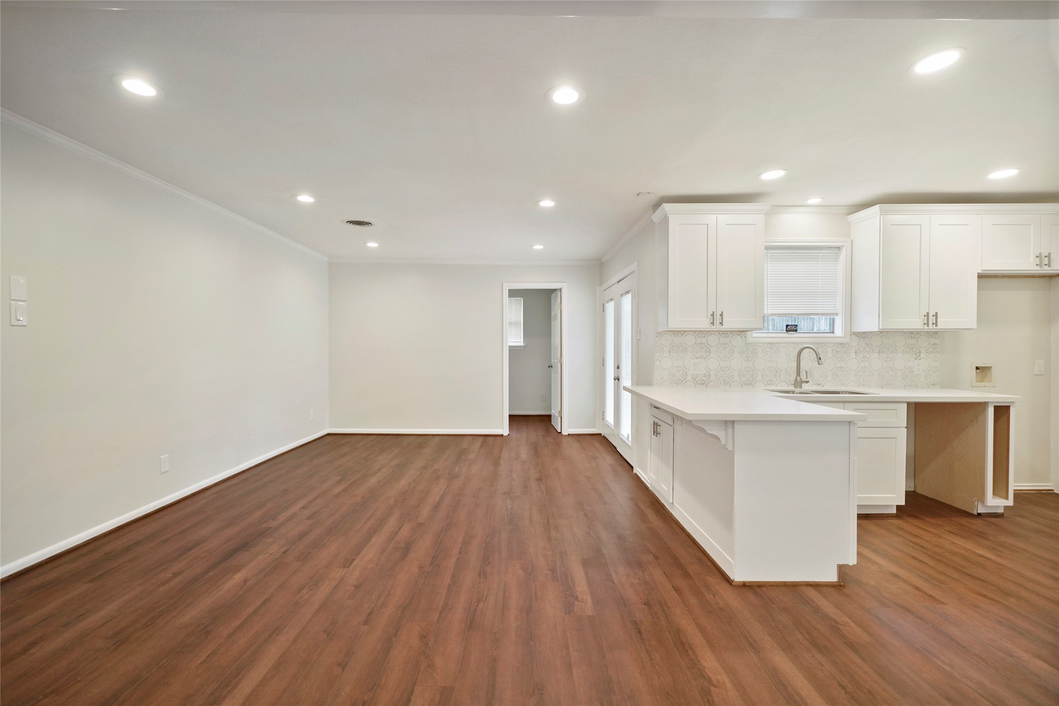 1807 Shadow Bend Drive Property Photo 6