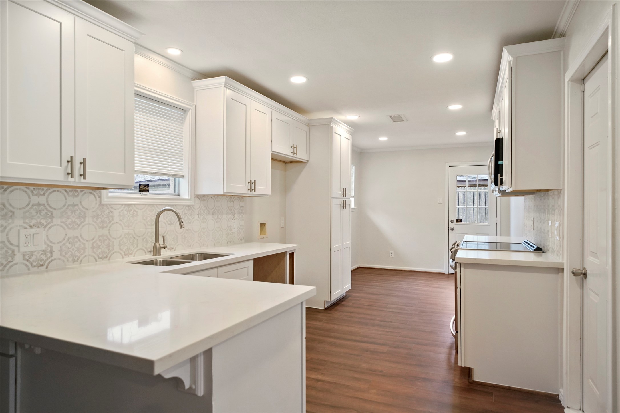 1807 Shadow Bend Drive Property Photo 12
