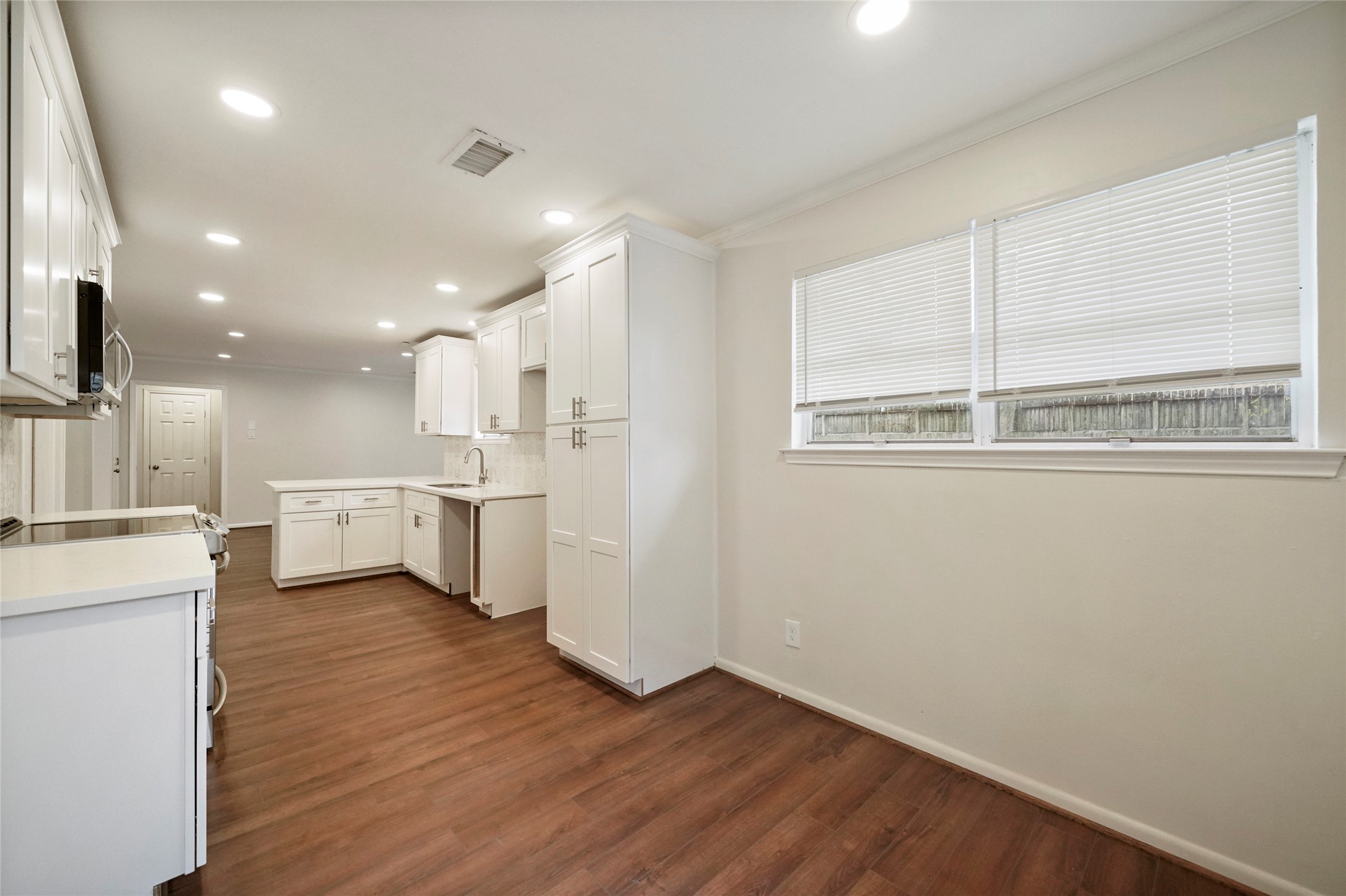 1807 Shadow Bend Drive Property Photo 14
