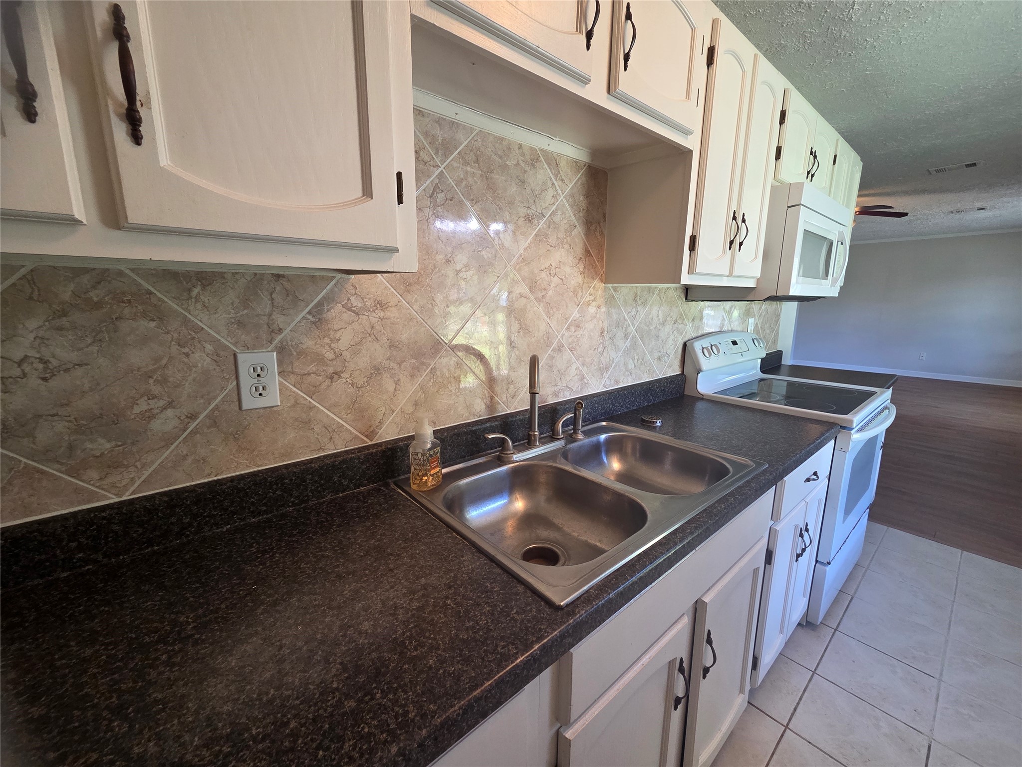 13632 Montgomery Road Property Photo 7