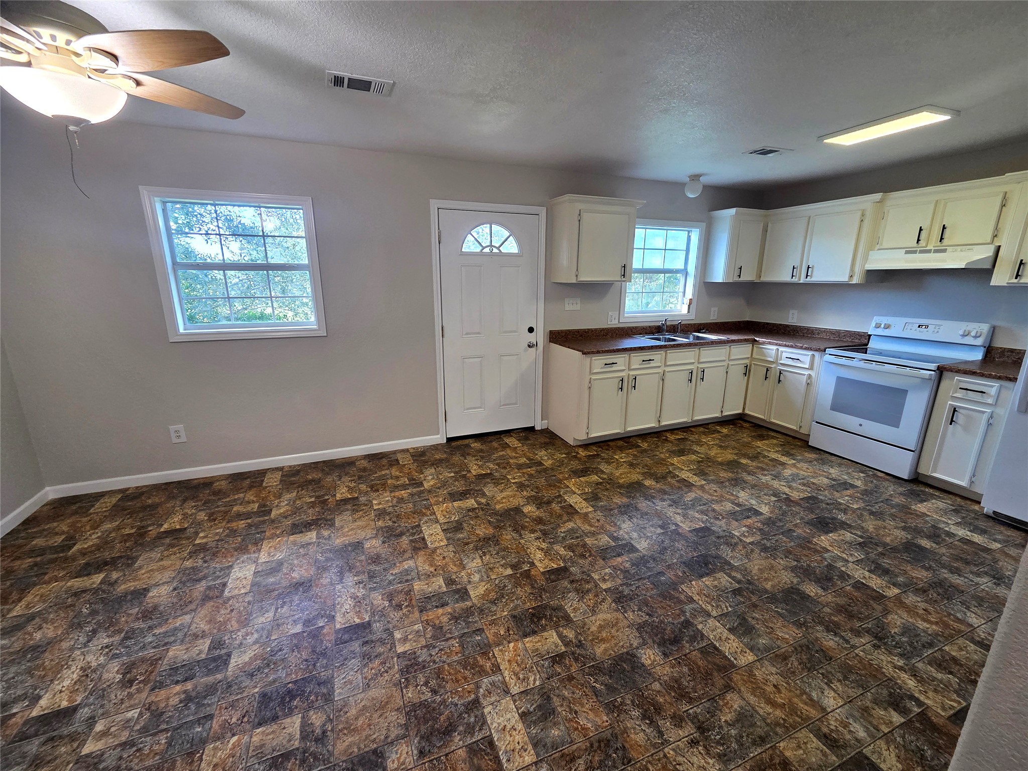 13632 Montgomery Road Property Photo 21