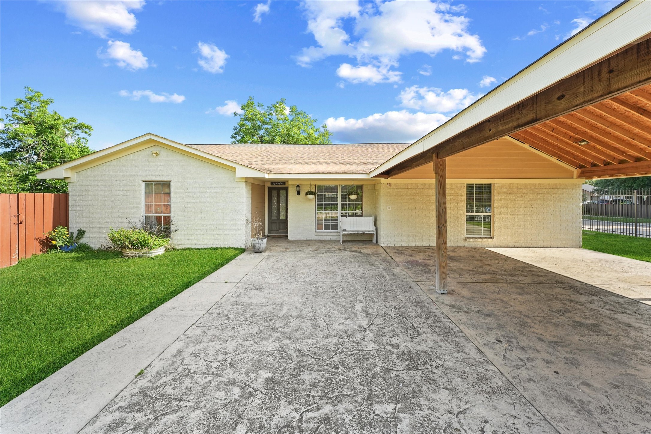 2615 Anice Street Property Photo