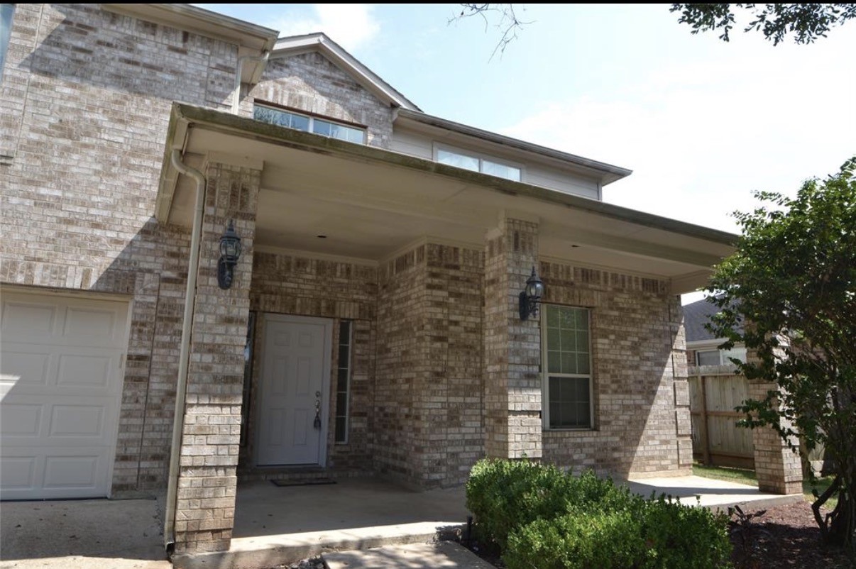 2110 Banfield Court Property Photo 1