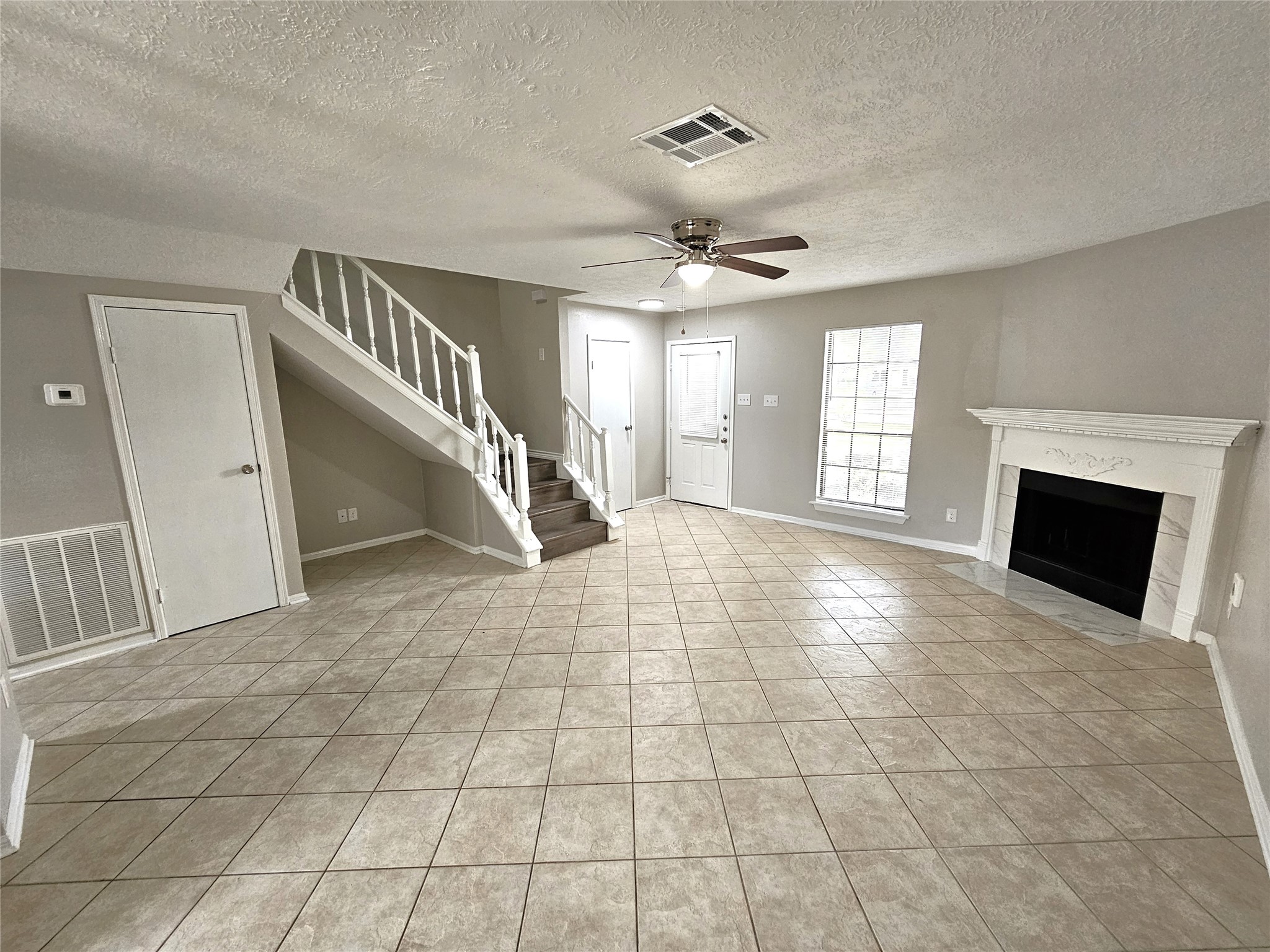17303 Saturn Lane Property Photo 3
