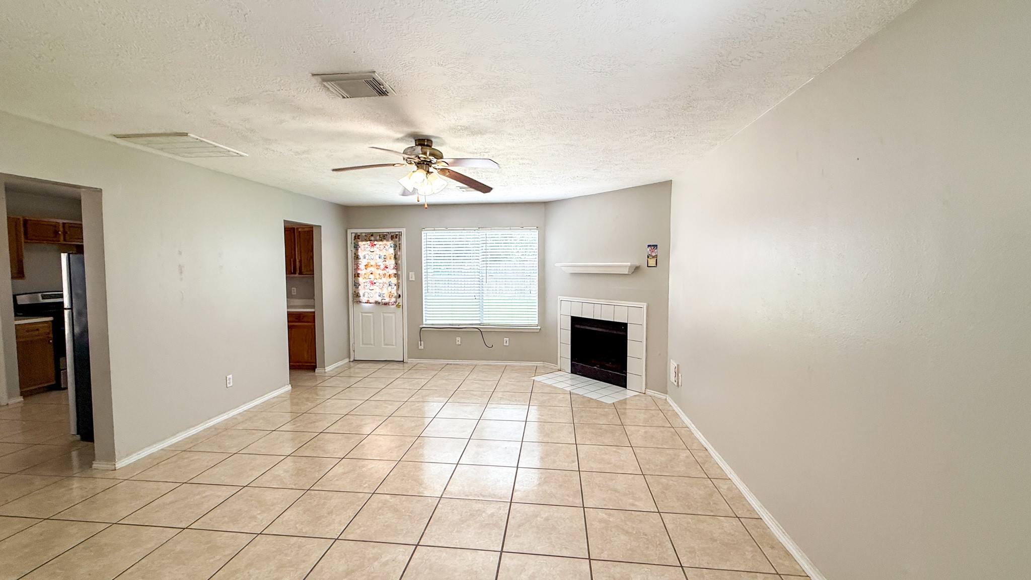 503 Willow West Drive Property Photo 4