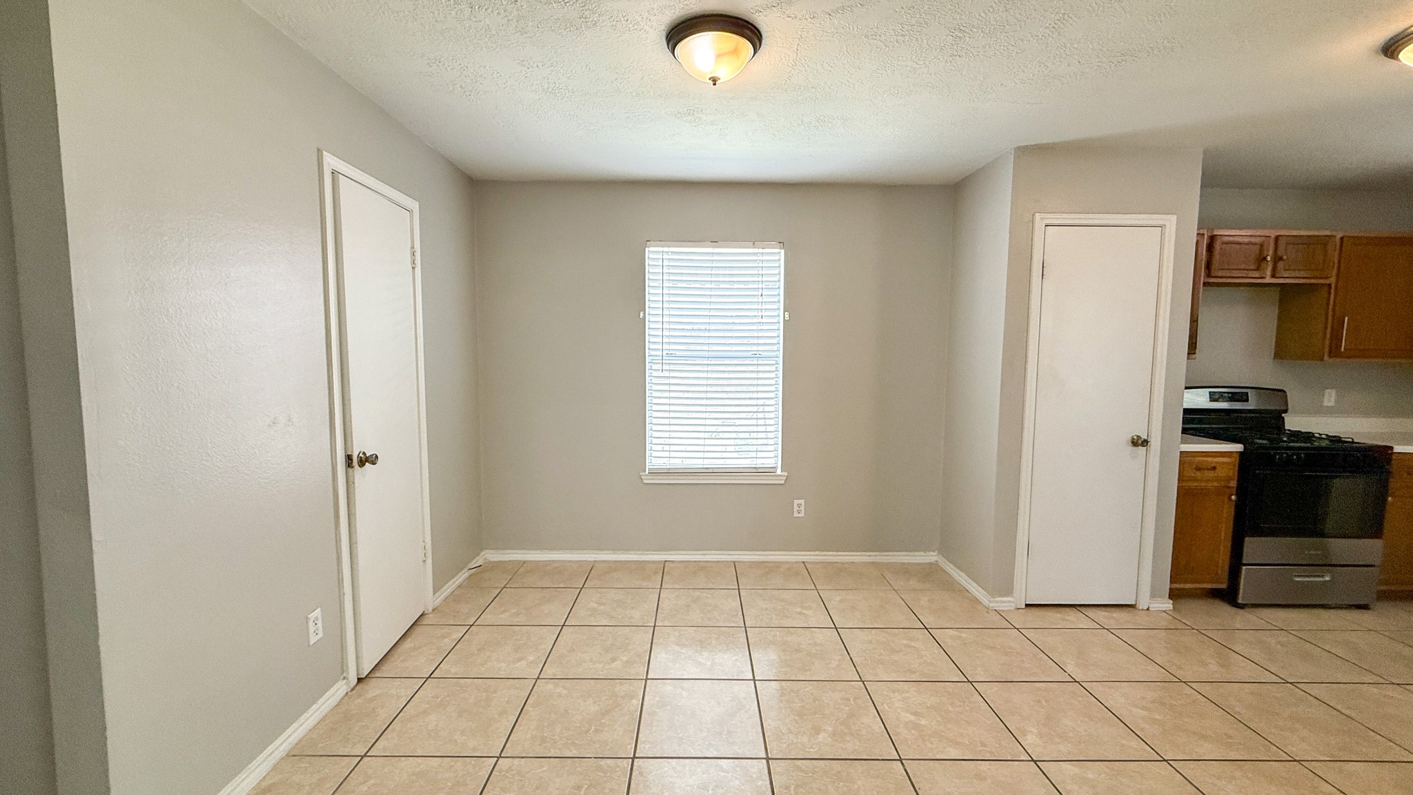 503 Willow West Drive Property Photo 5