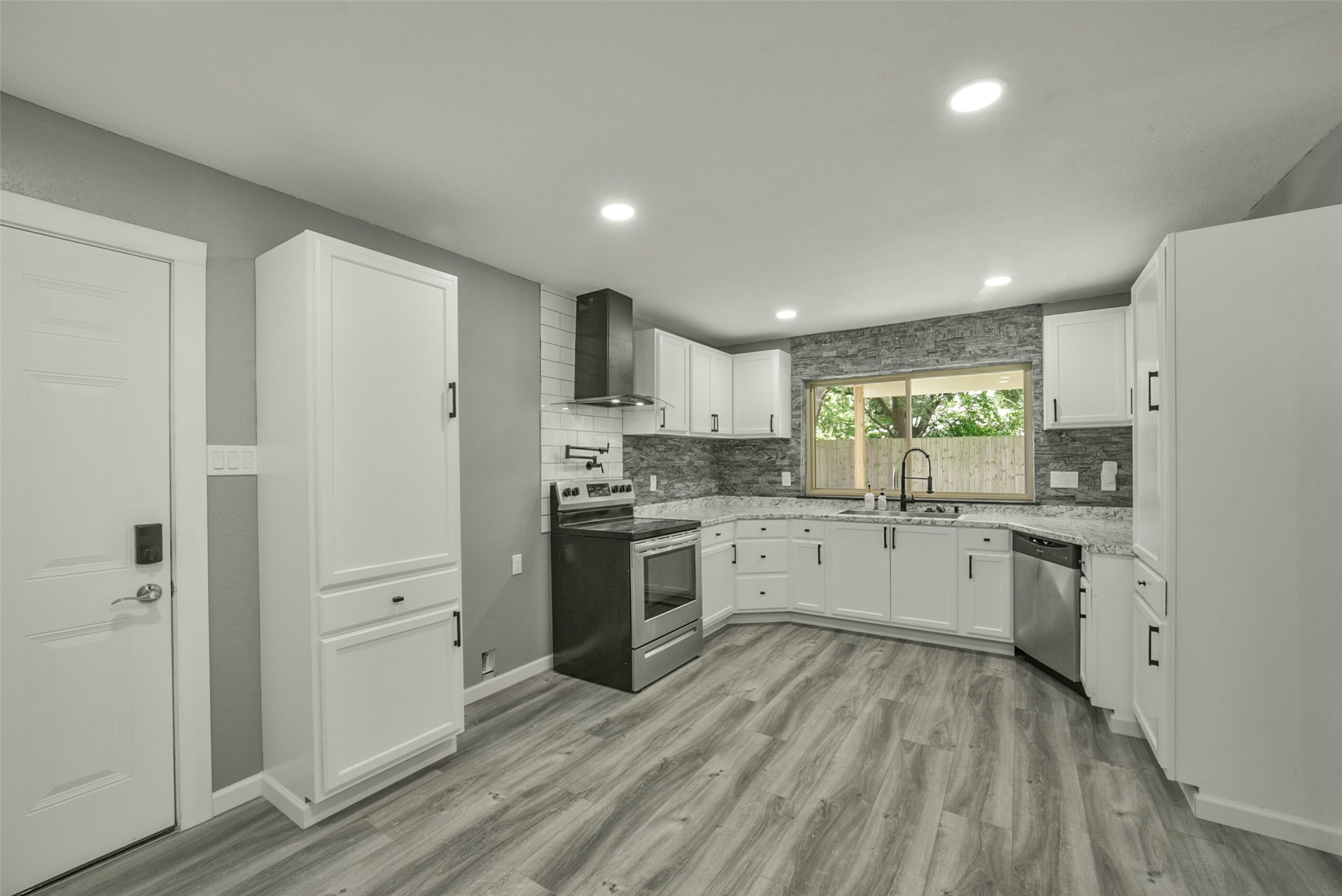 18606 Mellowgrove Lane Property Photo 10