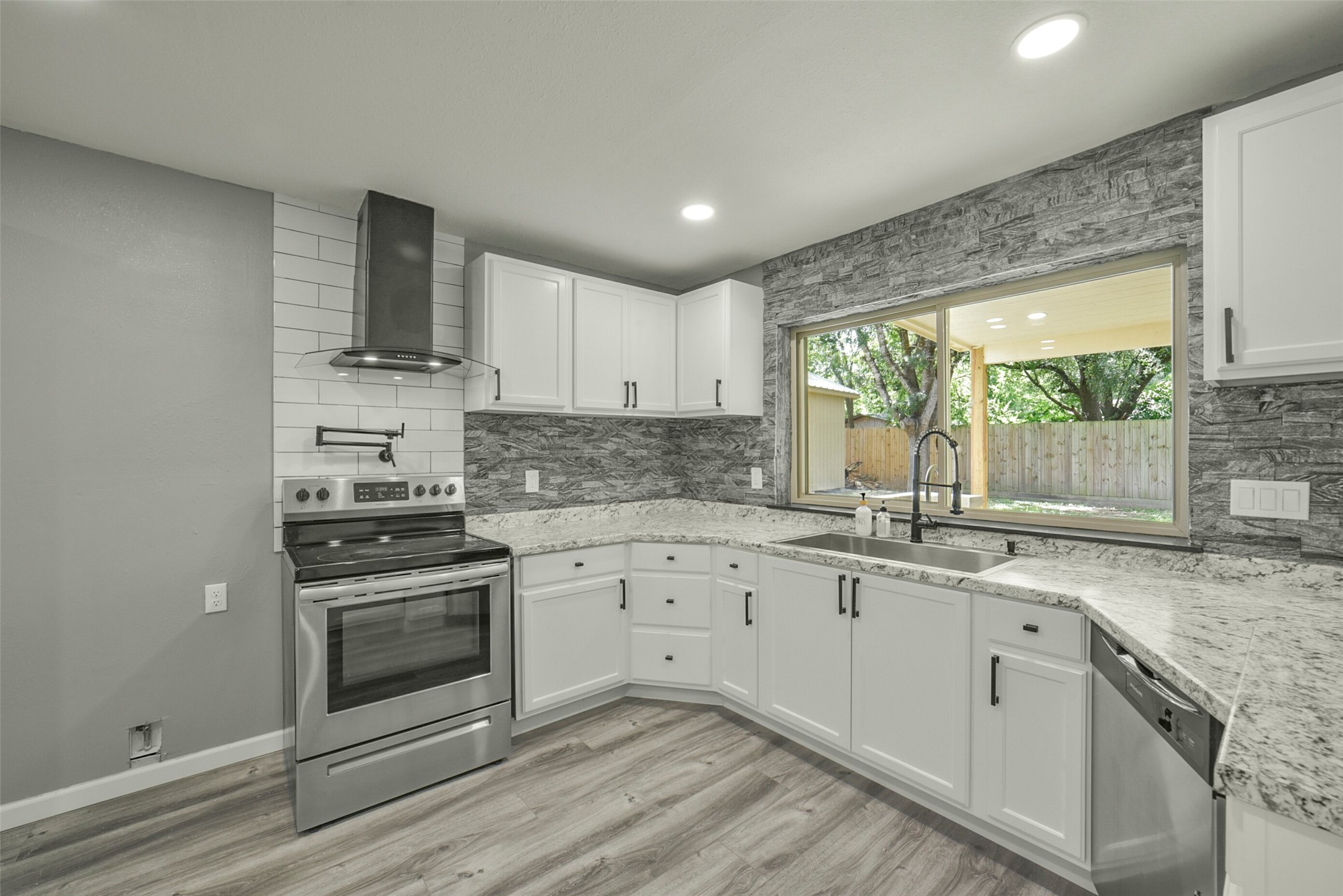 18606 Mellowgrove Lane Property Photo 12
