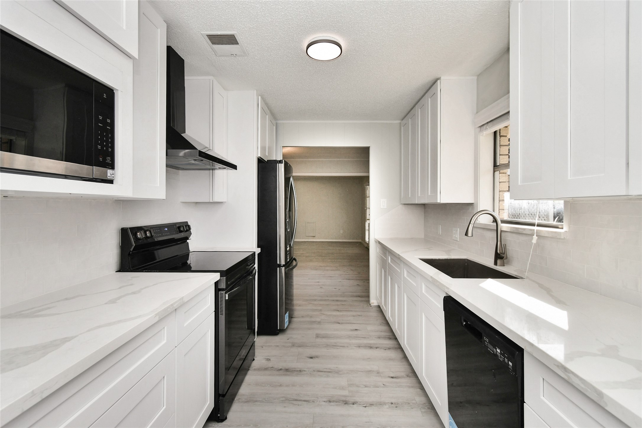 1504 Holly Circle Property Photo 5