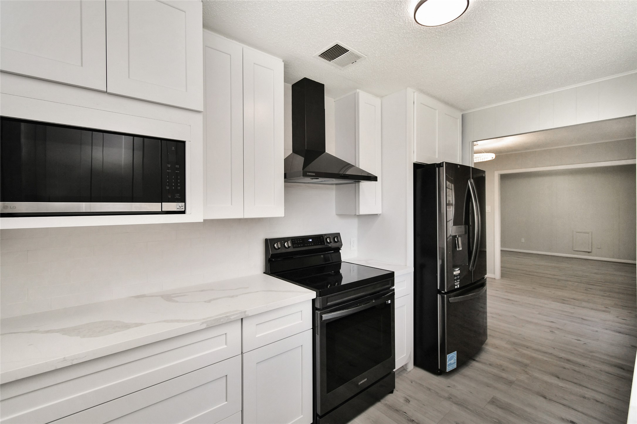 1504 Holly Circle Property Photo 6