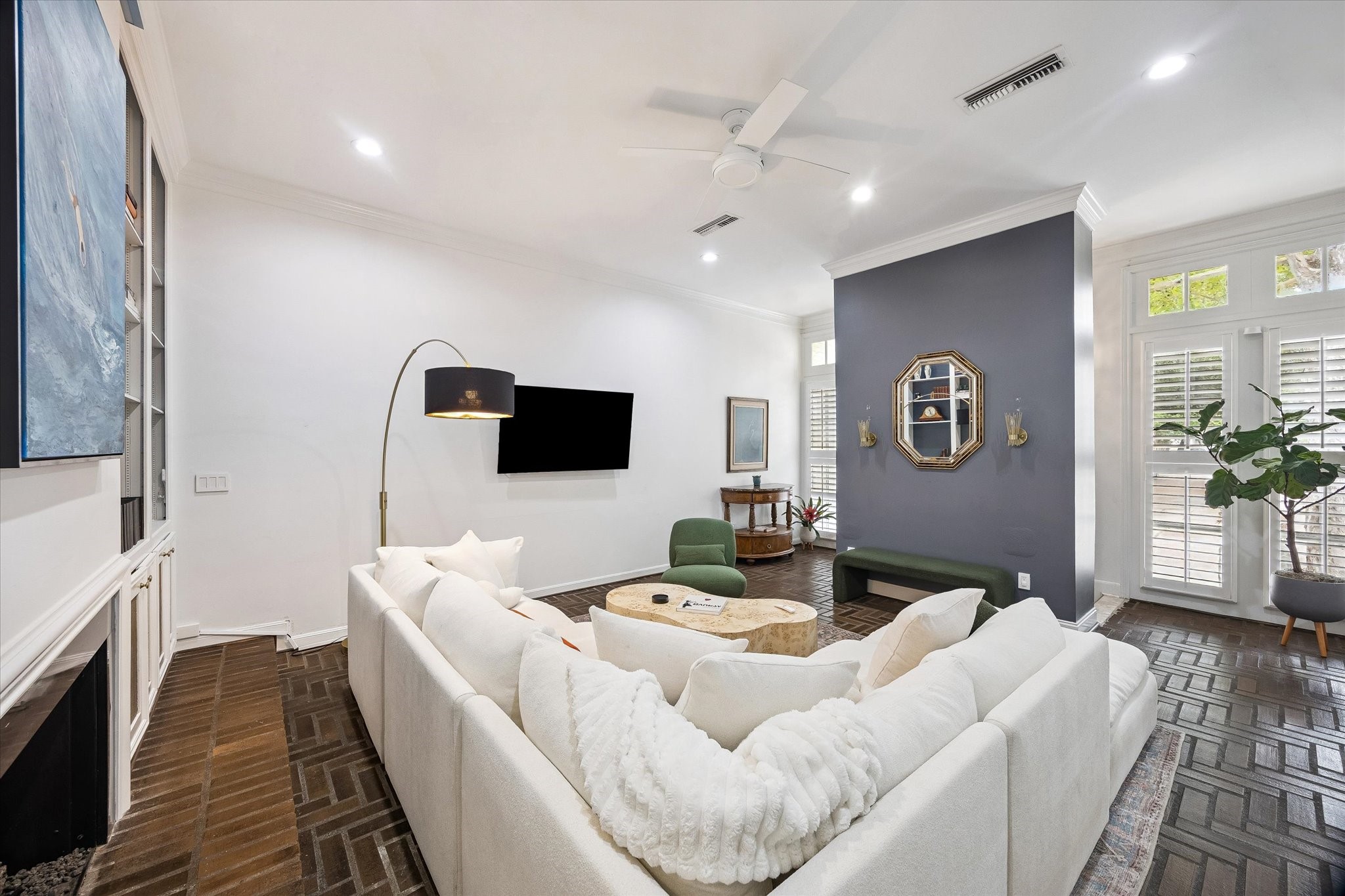 2220 Fulham Court Property Photo 3