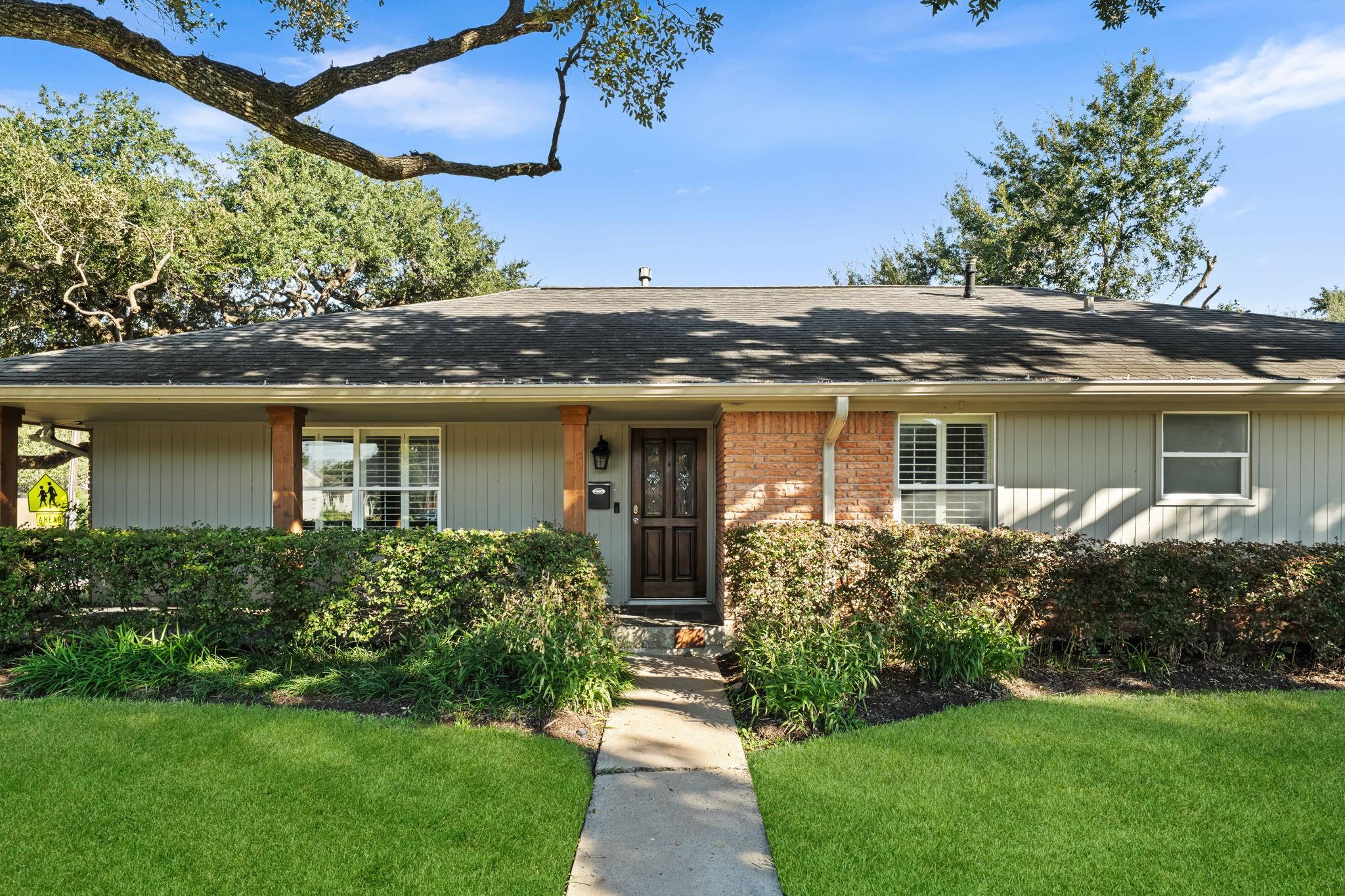 4630 Willowbend Boulevard, Houston Tx 77035 Property Photo 1